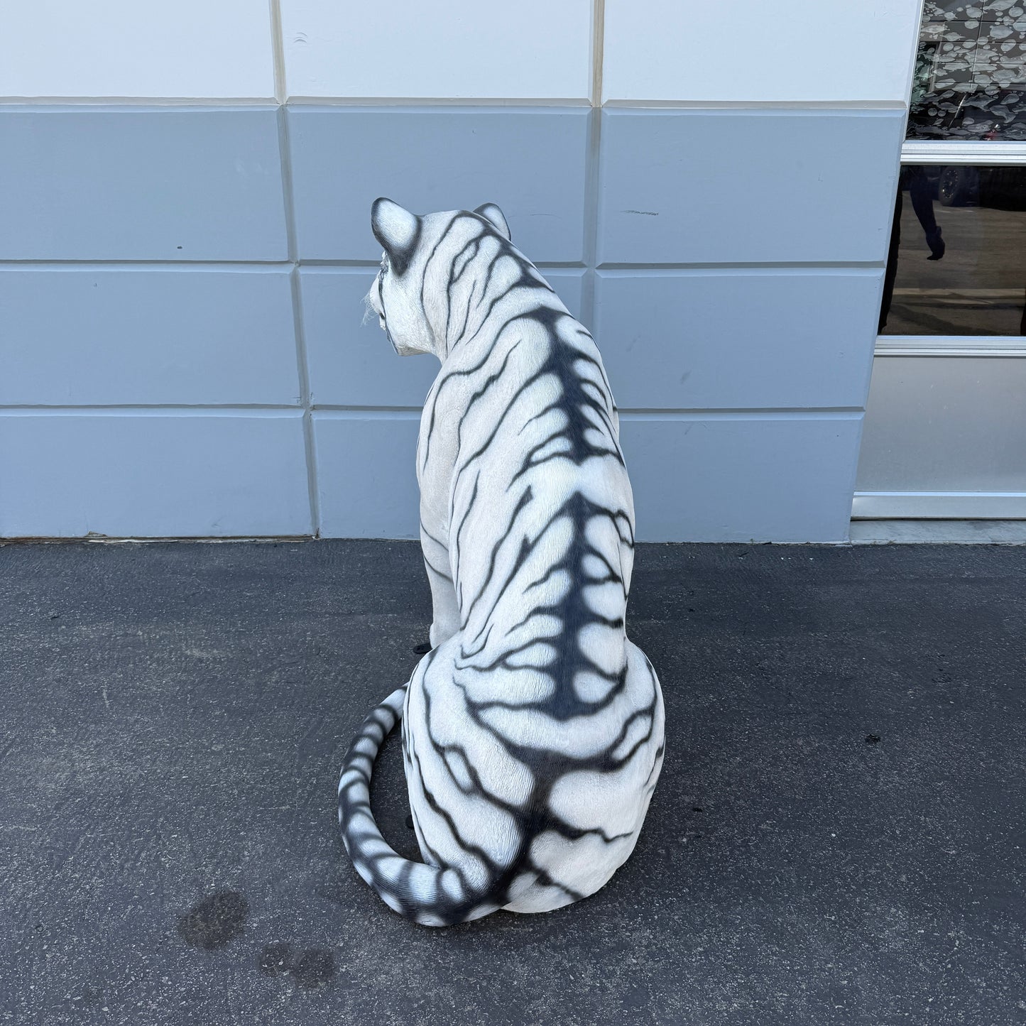 Sitting Siberian Tiger Statue