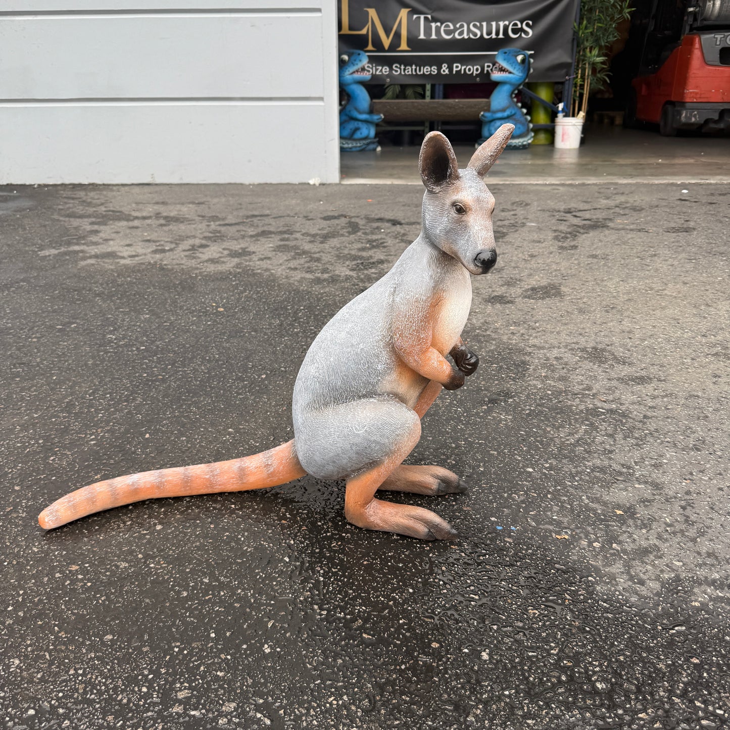 Wallaby Kangaroo Statue