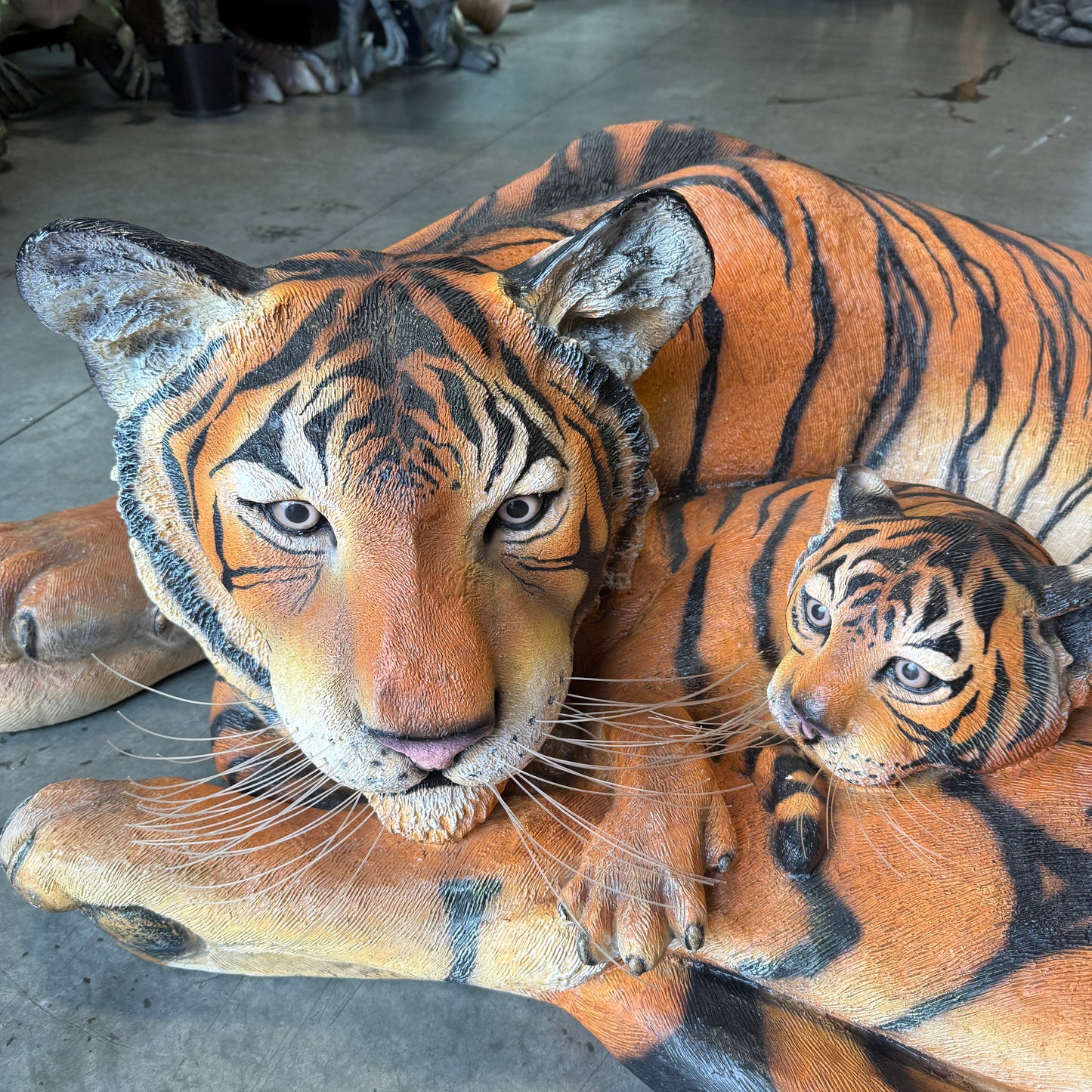 Tiger With Cub Statue