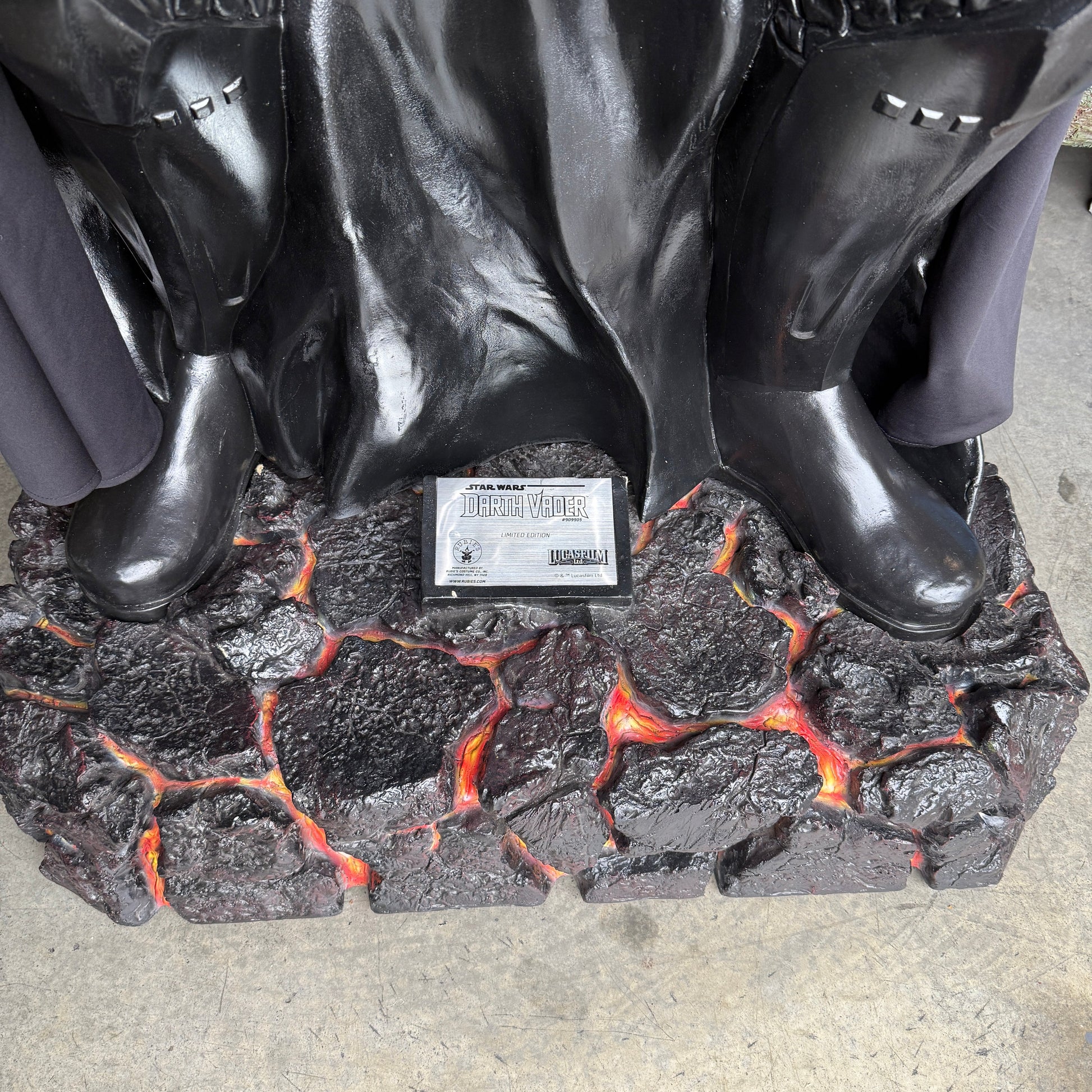Dark Space Warrior Statue LP-909905-R