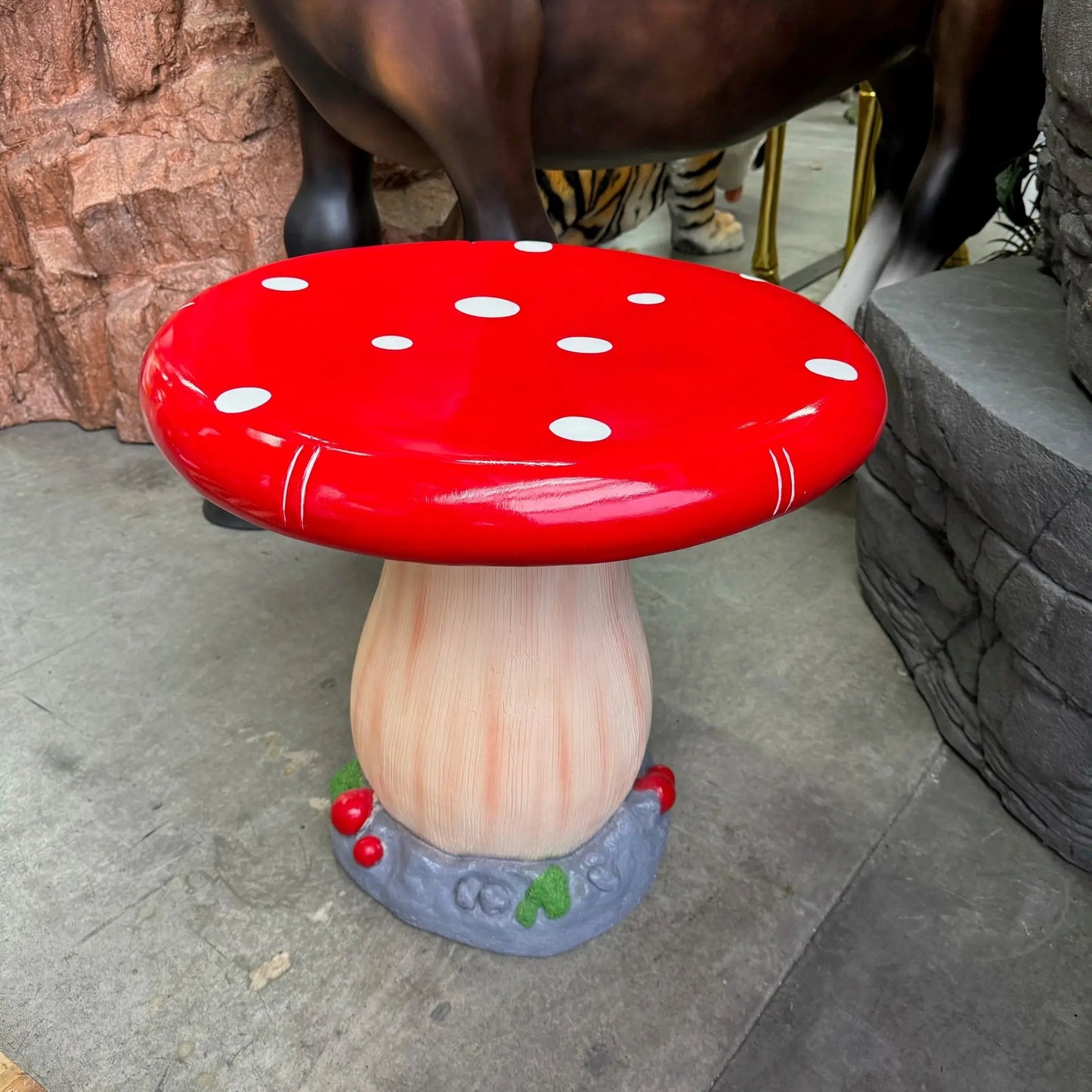 Small Mushroom Table Statue R0314-F006-PT
