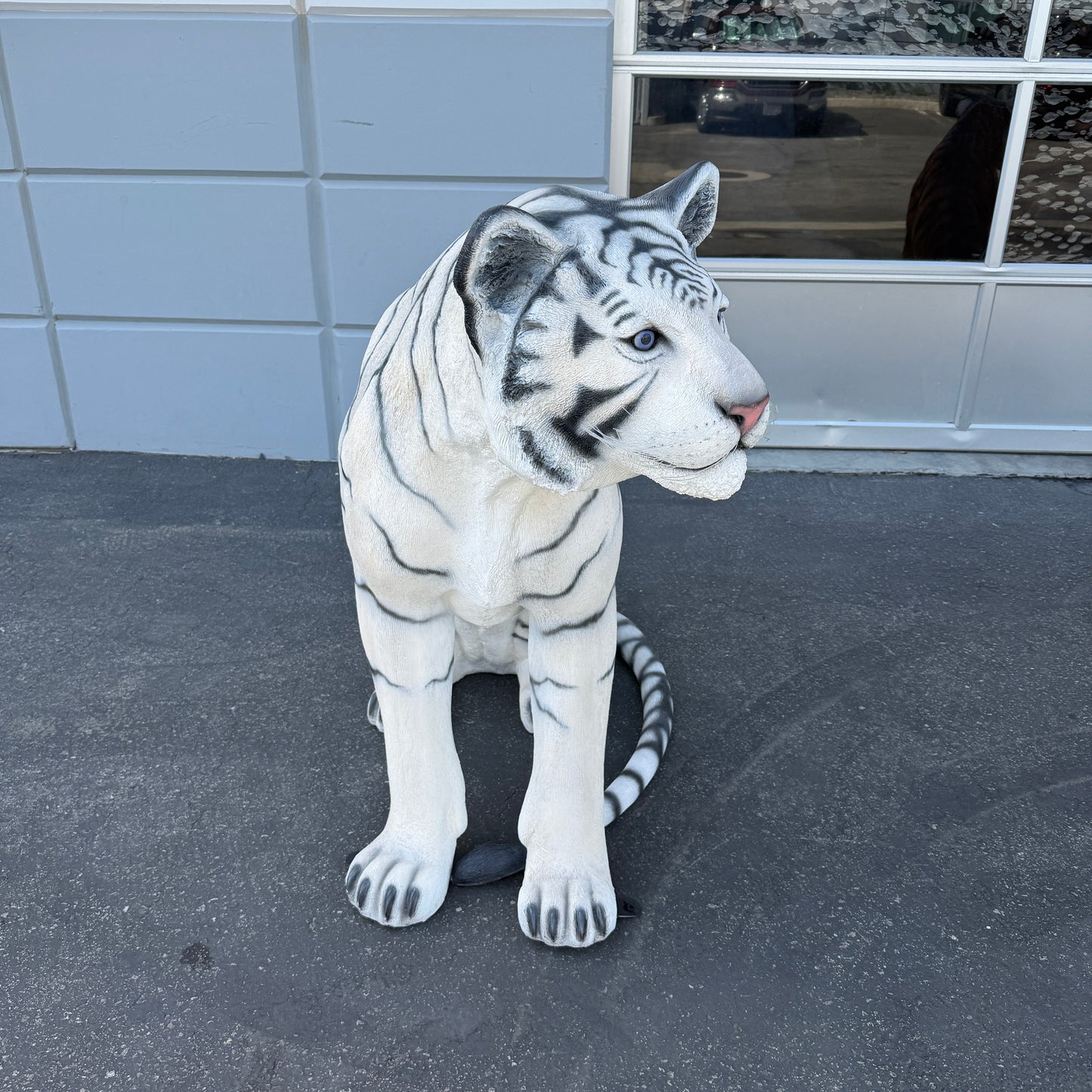 Sitting Siberian Tiger Statue