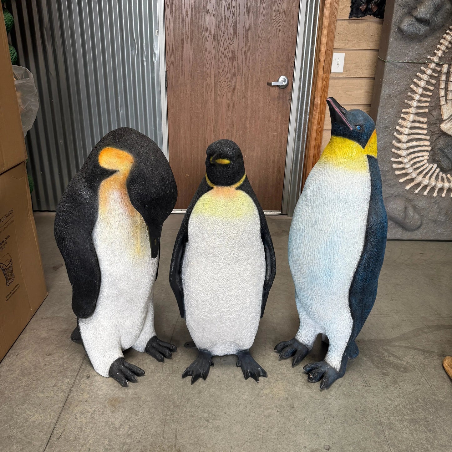 King Penguin Statue A0274-100068-H