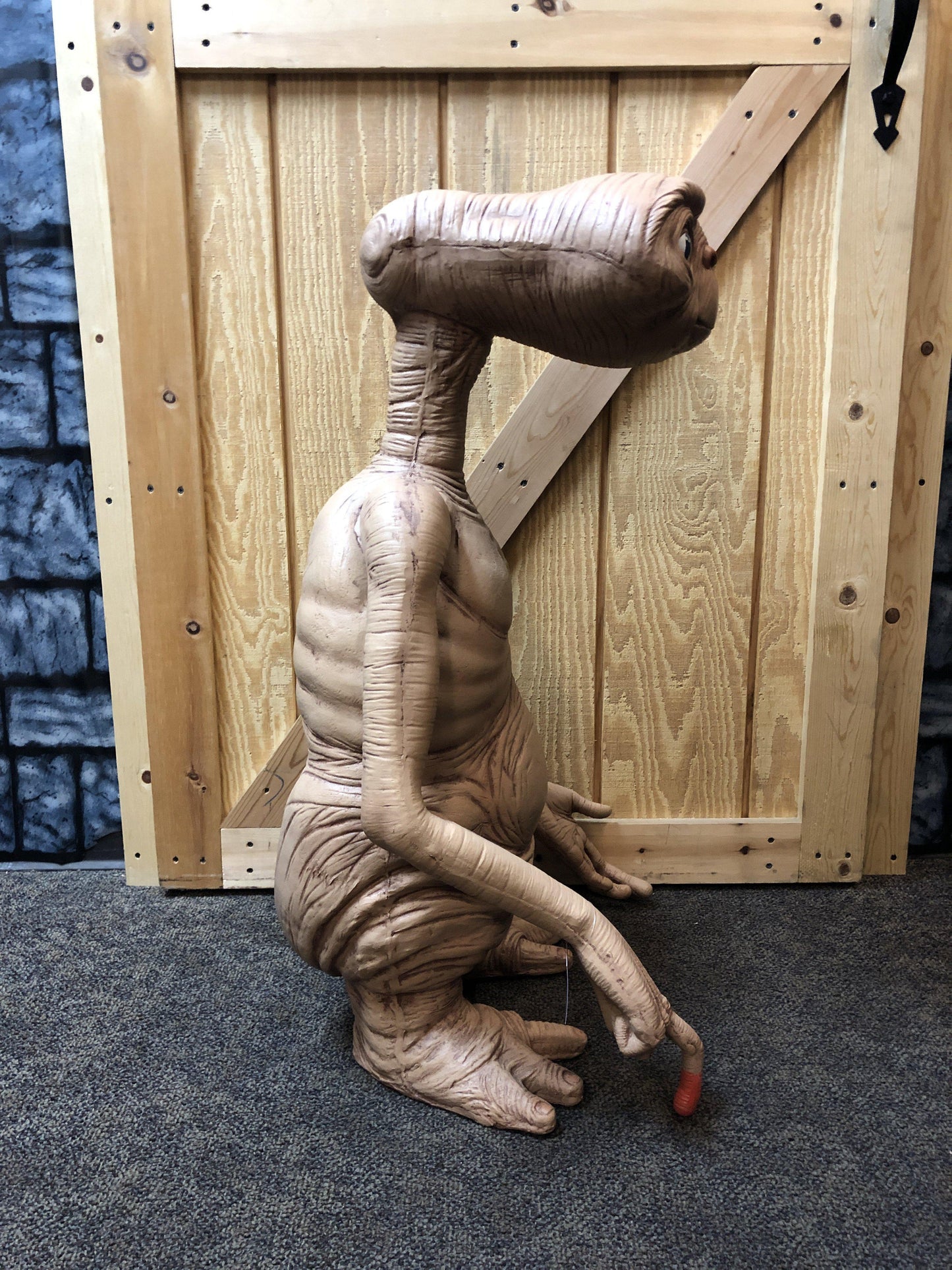 E.T Life Size NECA Marvel Licensed Foam Prop Classics Figurine Statue