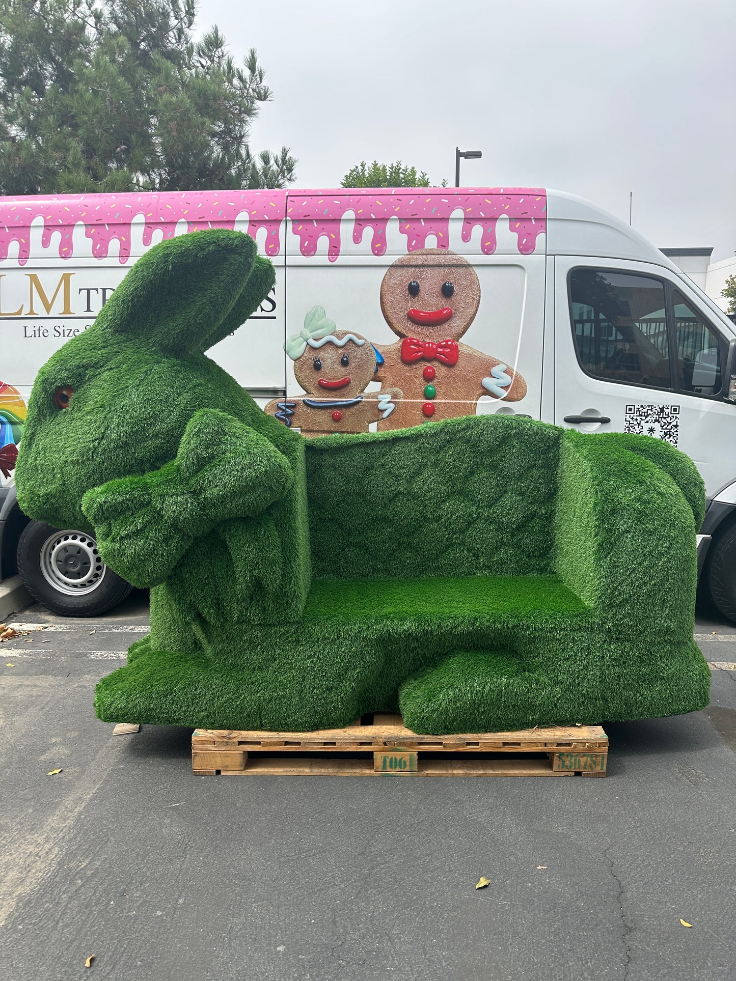 Grass Bunny Sofa Bench Statue