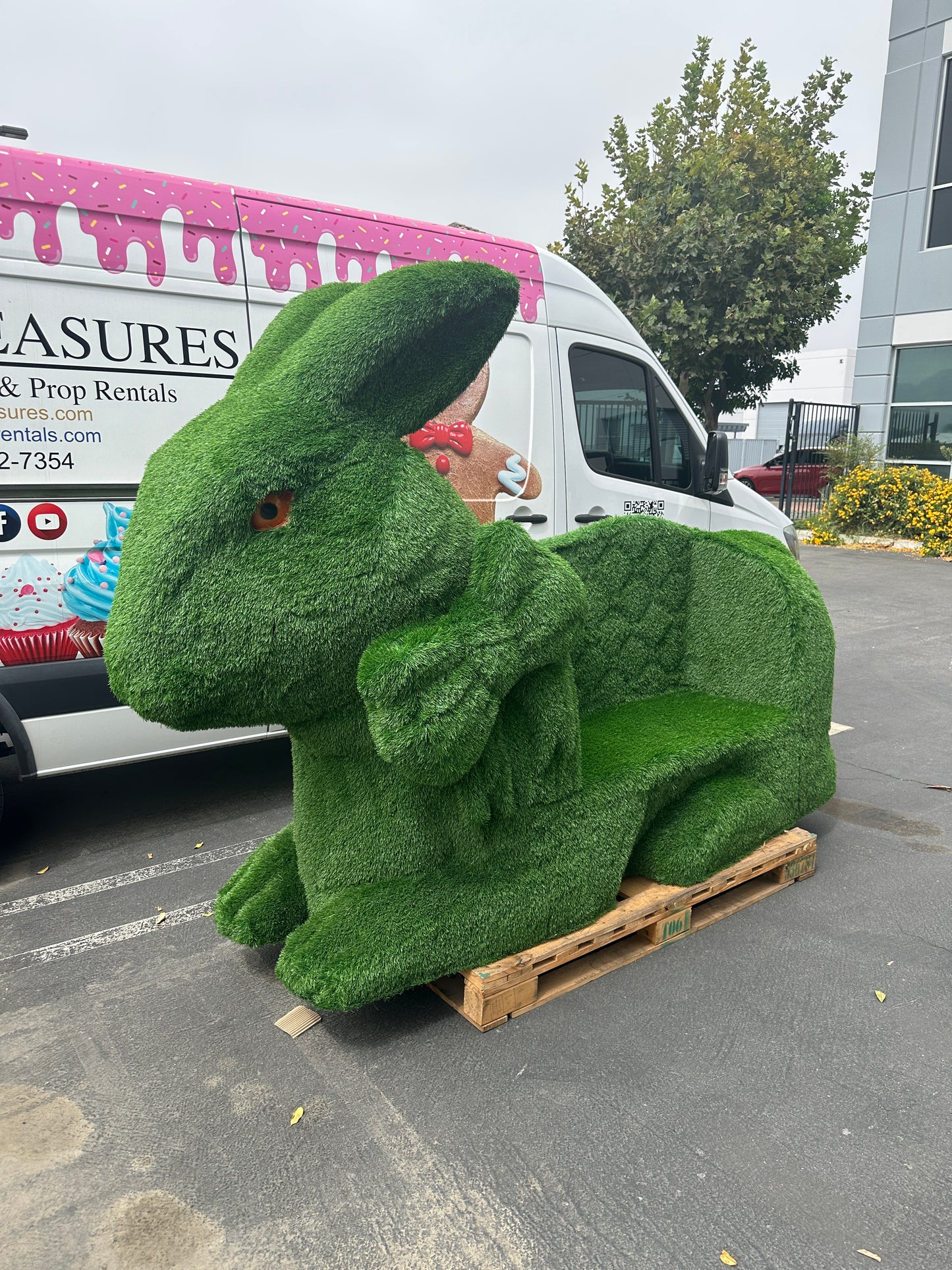 Grass Bunny Sofa Bench Statue