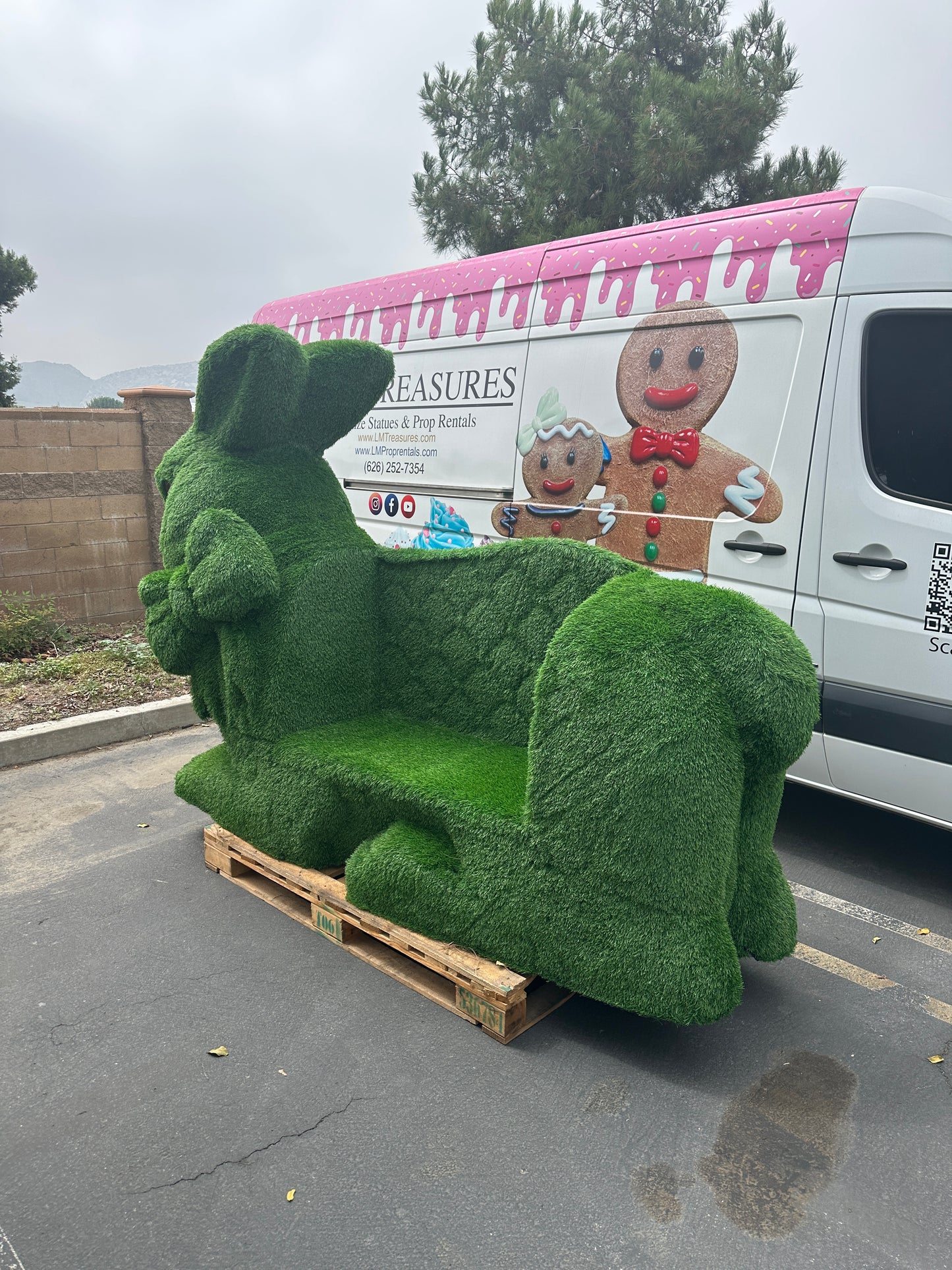 Grass Bunny Sofa Bench Statue