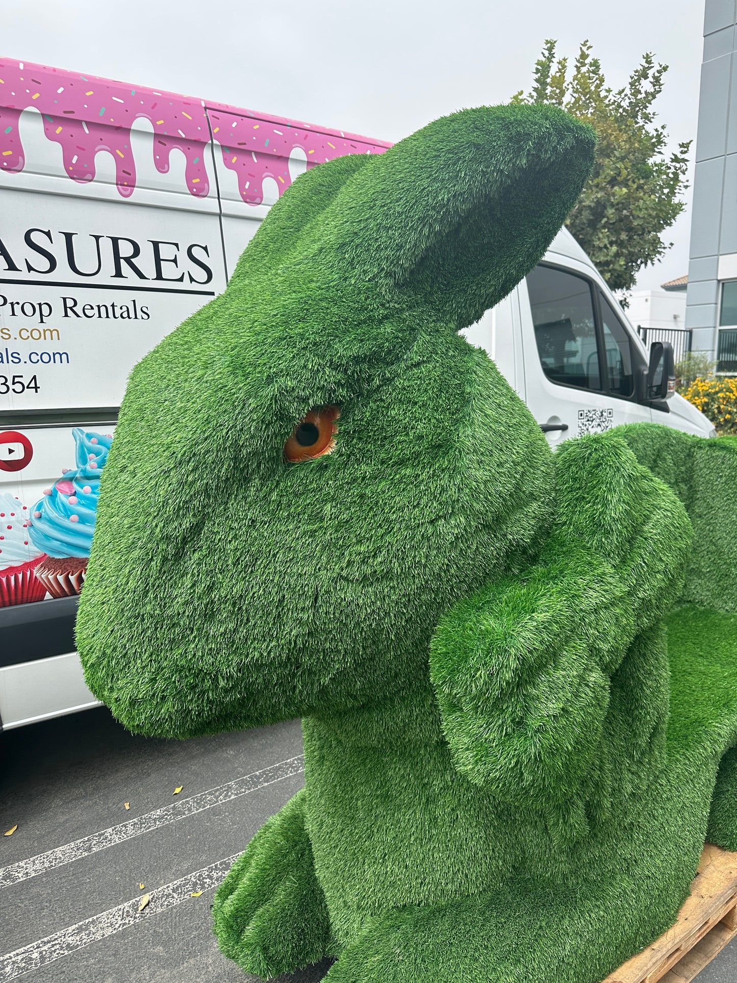 Grass Bunny Sofa Bench Statue