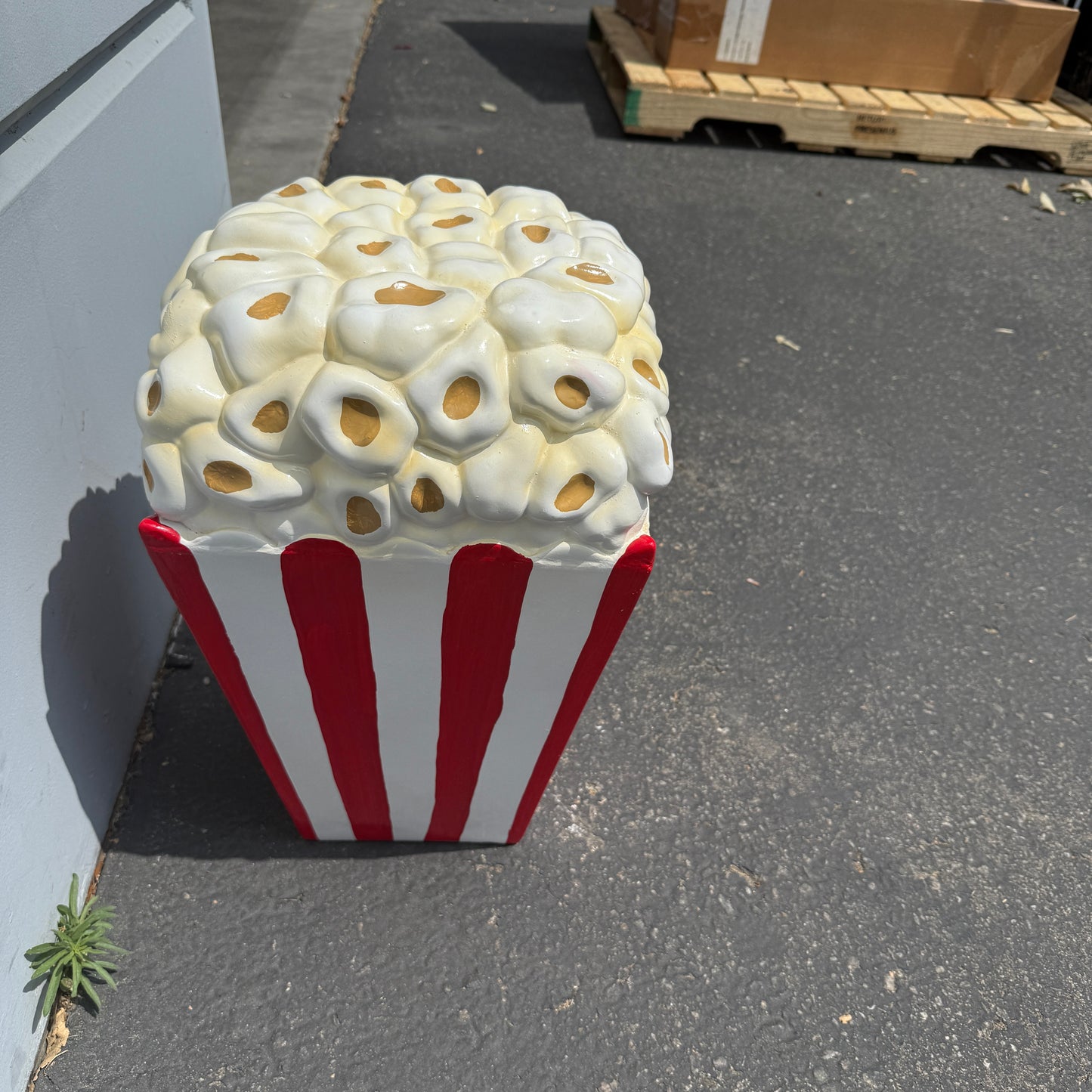 Small Popcorn Table Top Statue