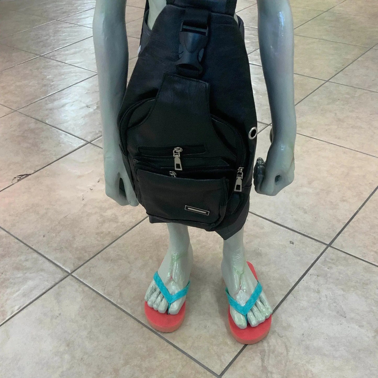 Alien Paul With Satchel Statue LS222-JBTH046C-AR