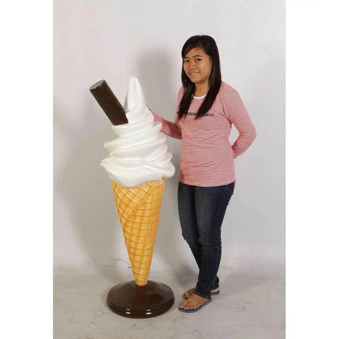 Small Vanilla Soft Serve Ice Cream Statue R0336V-JR0045-H
