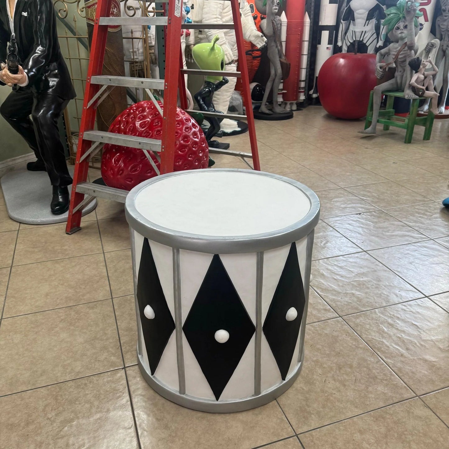 White And Silver Drum Statue