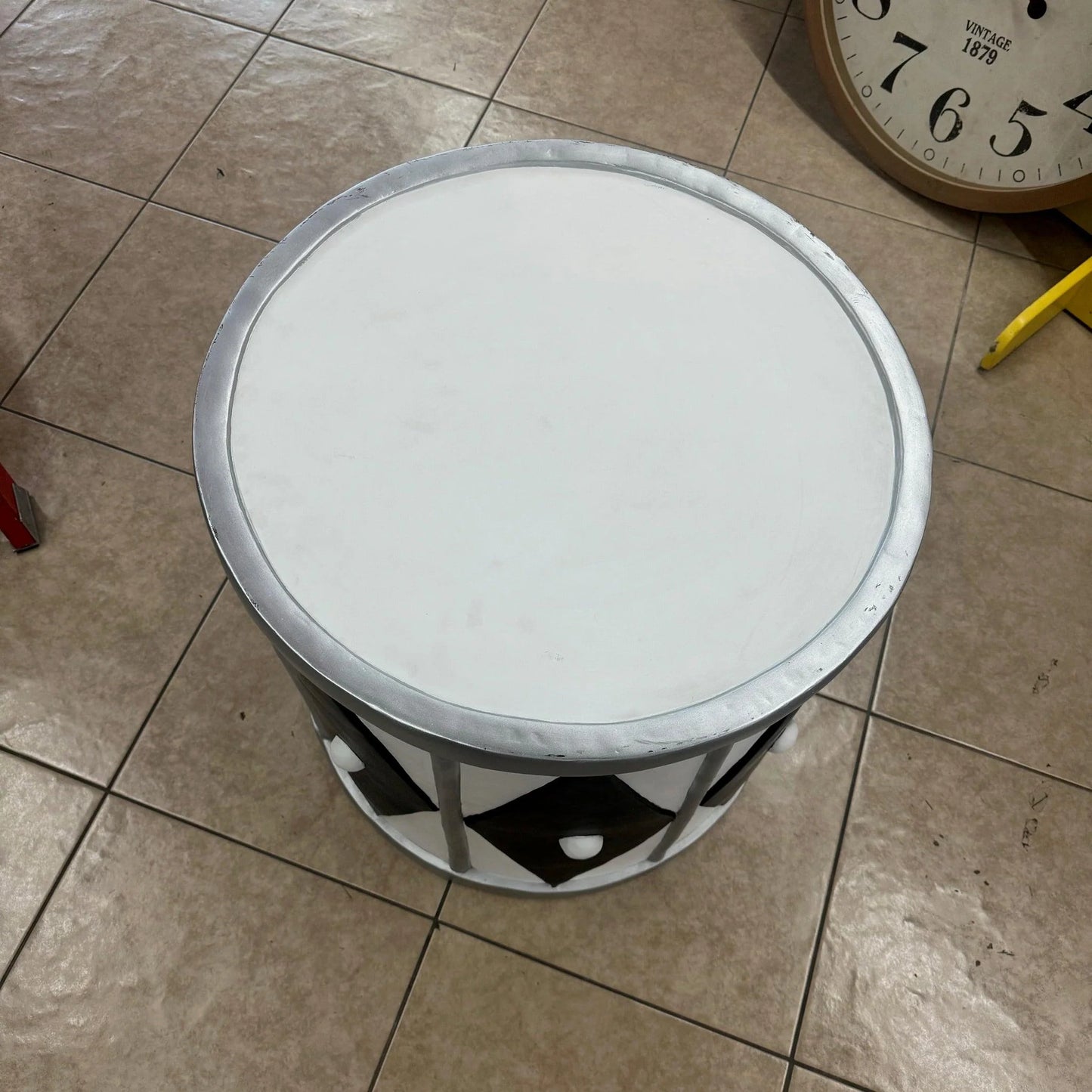 White And Silver Drum Statue