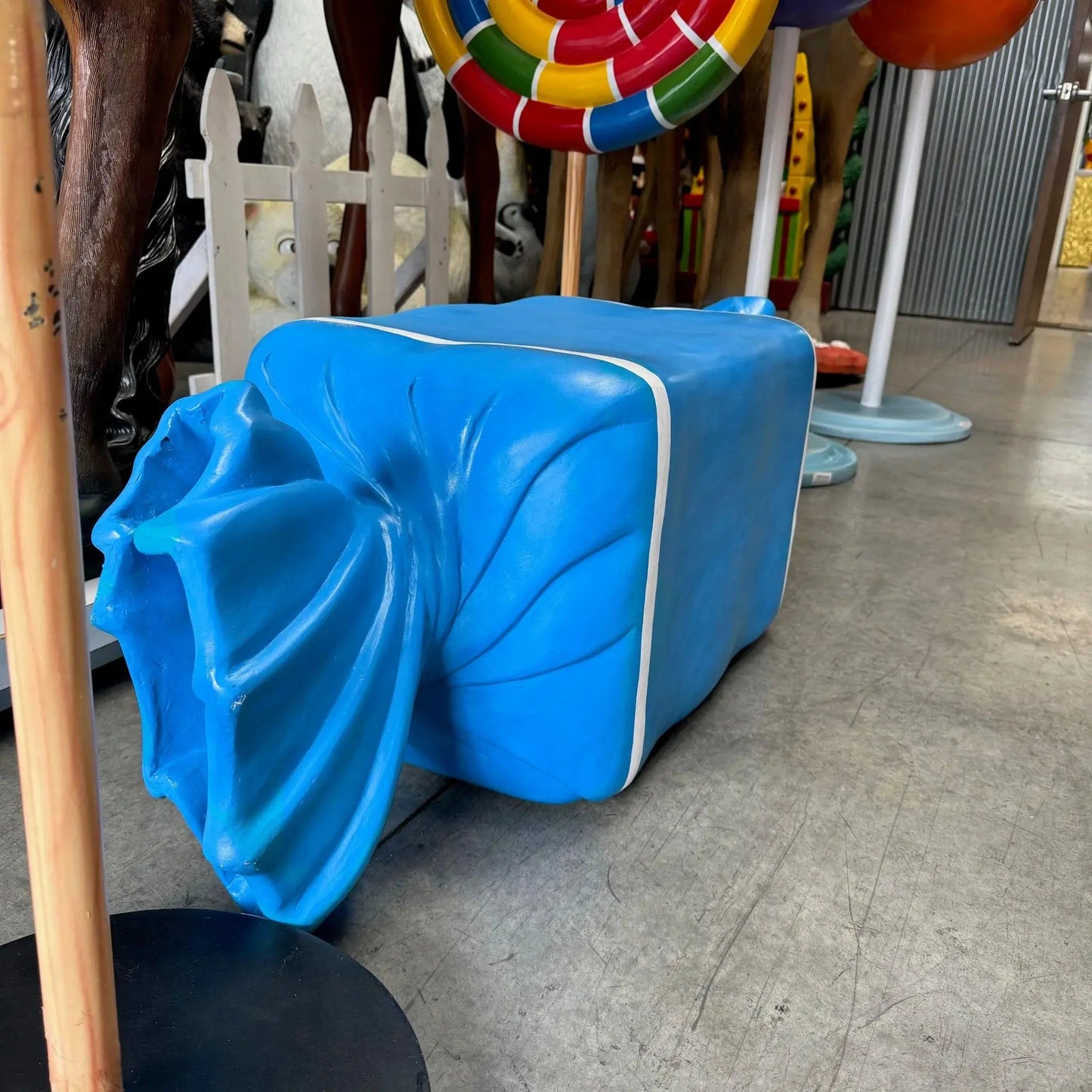 Blue Chocolate Candy Statue R0292B-S114-PT