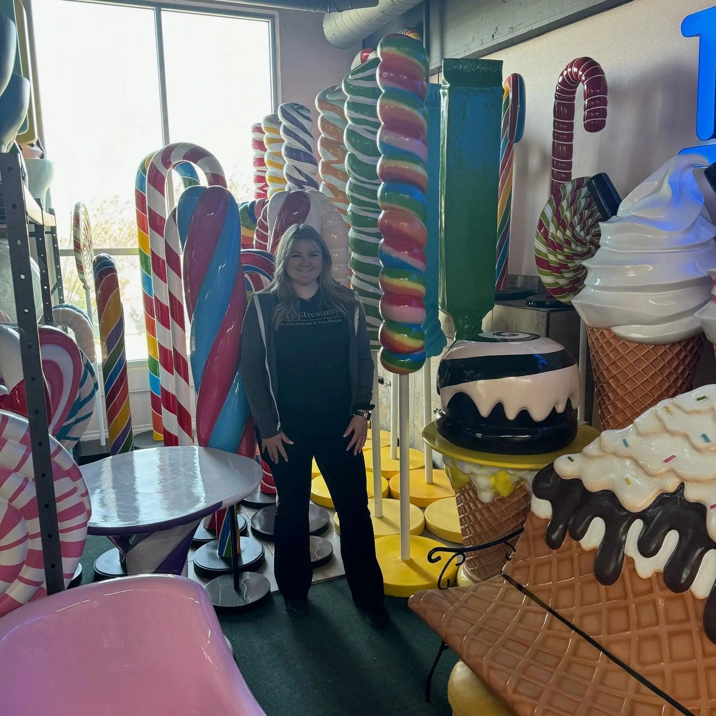 Large Green Twist Pop Statue R0320G-S123-PT