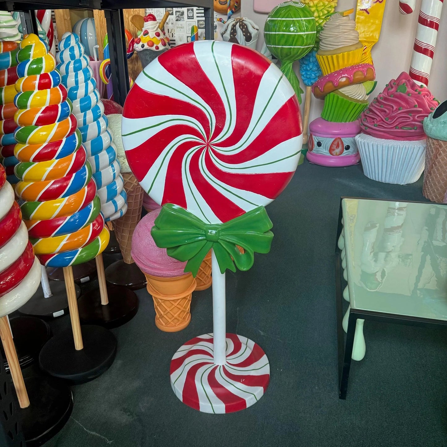Small Swirl Lollipop With Bow Statue