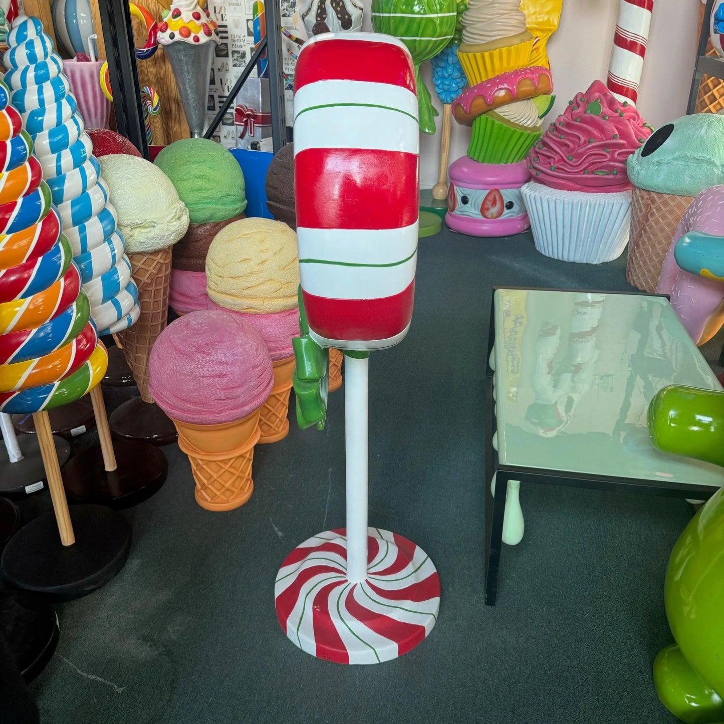 Small Swirl Lollipop With Bow Statue