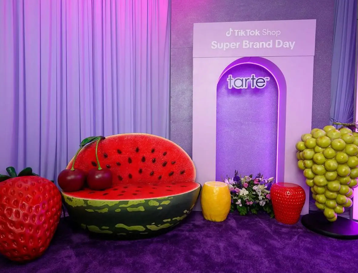 Strawberry Statue R0389-XM-A