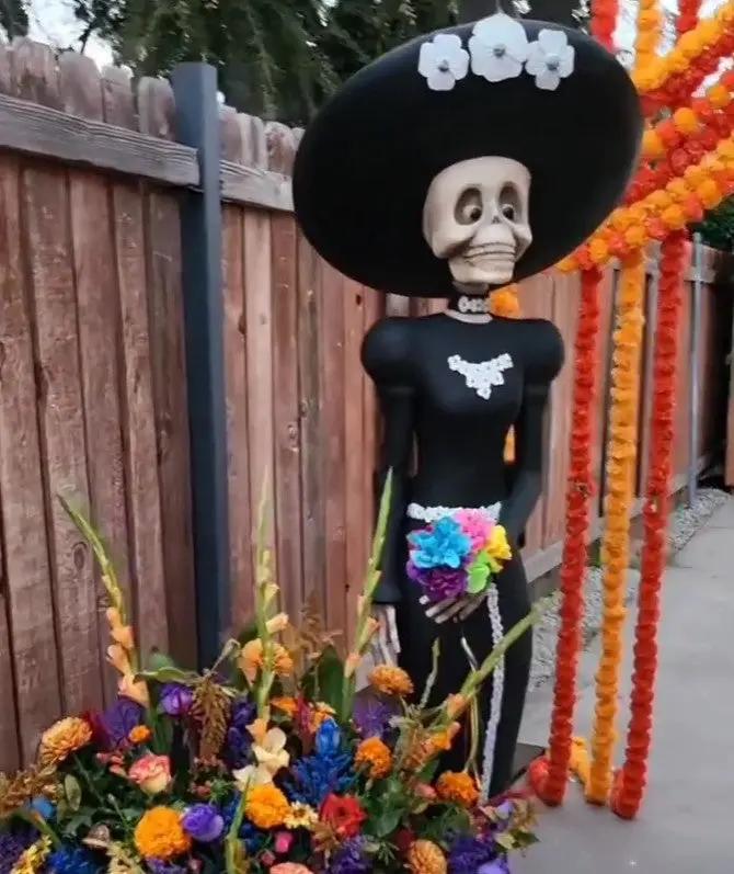 Skeleton Wife Statue S0102-C163-PT