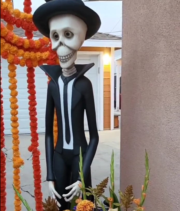 Skeleton Husband Statue