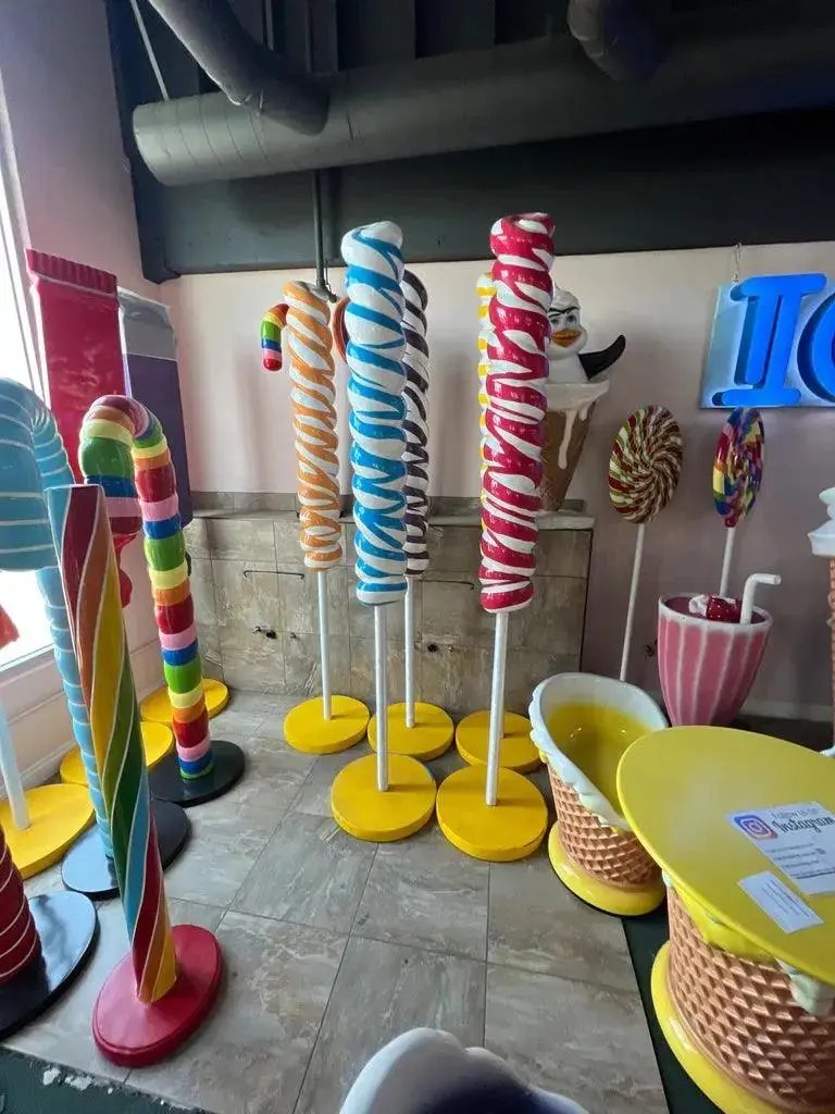 Large Purple Twist Pop Statue R0320PR-S123-PT