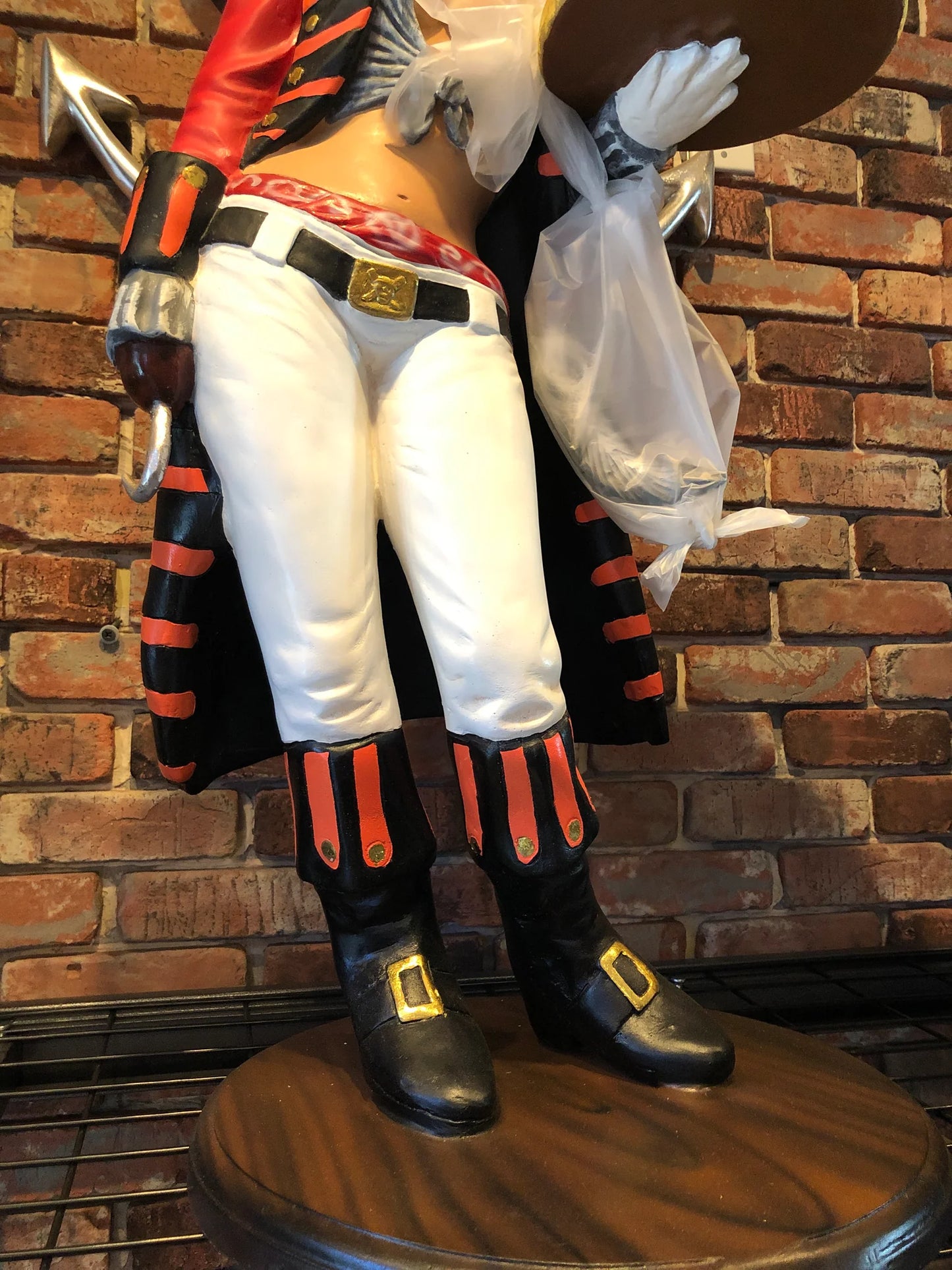 Lady Pirate Butler Small Statue