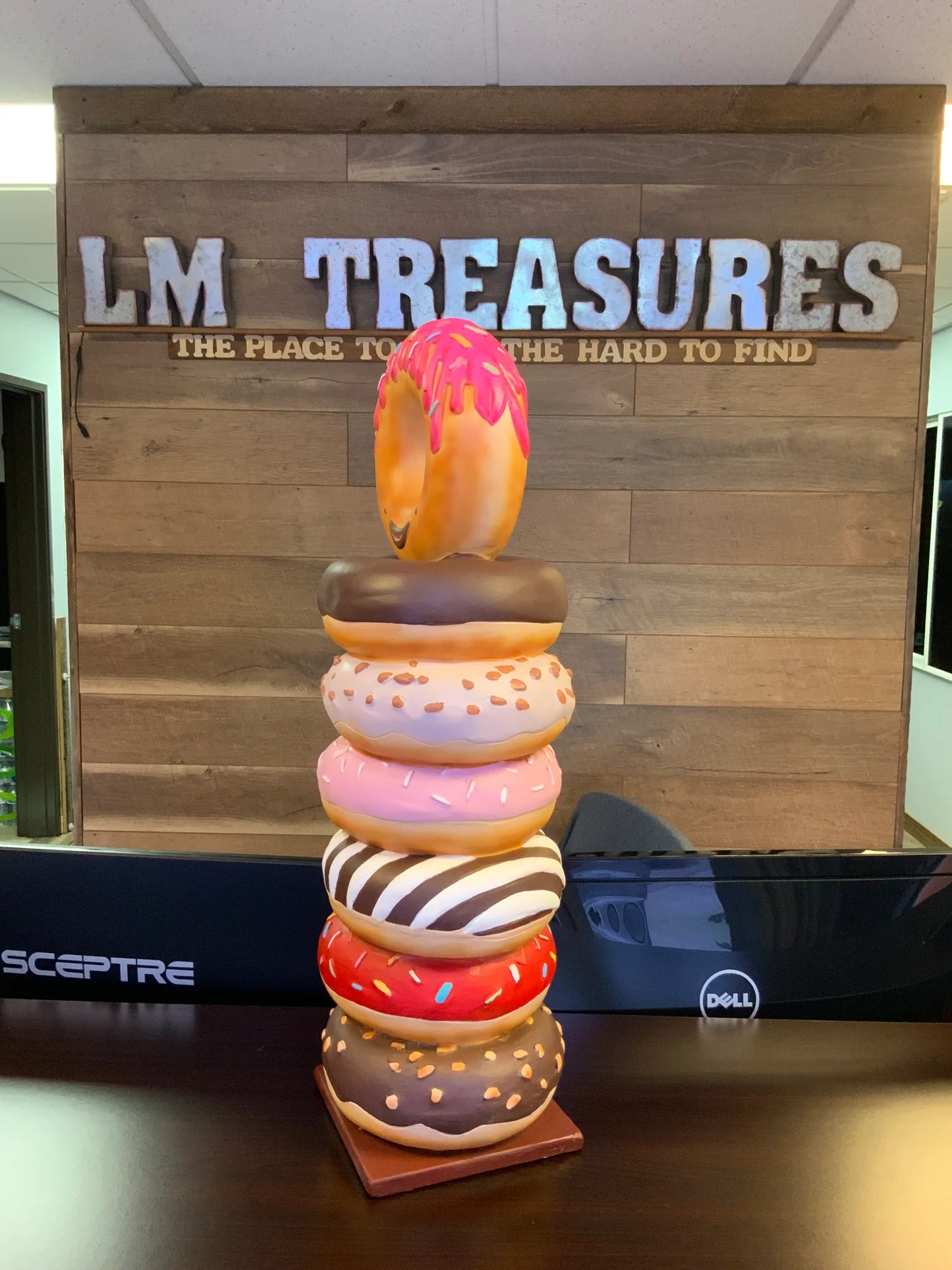 Small Stacked Donuts Statue