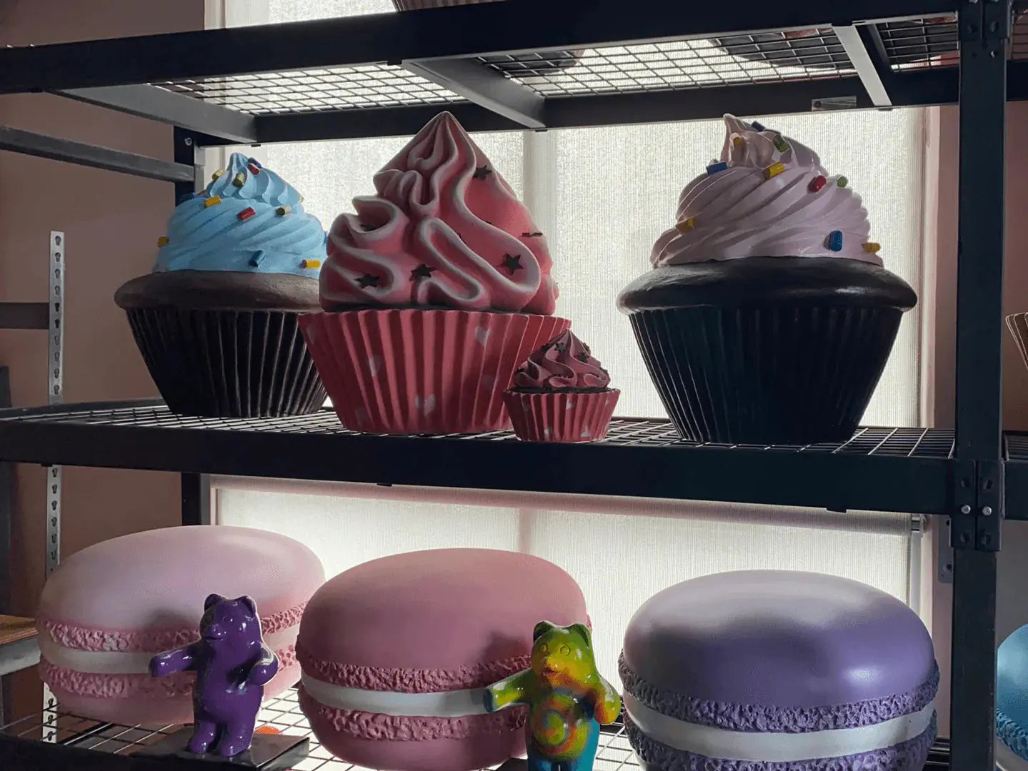 Bright Pink Cupcake With Stars Statue R0208-2821-A