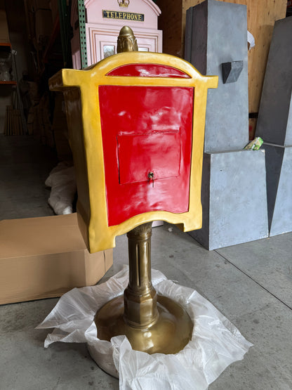 Santa's Mailbox on Stand Statue S0325-0003-T