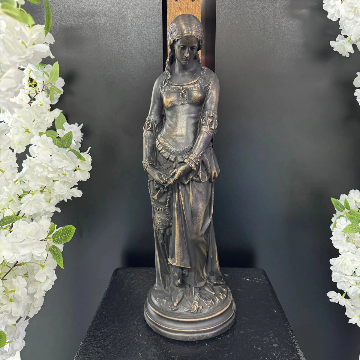 Small Medieval Lady Table Top Statue M0286-030406-H