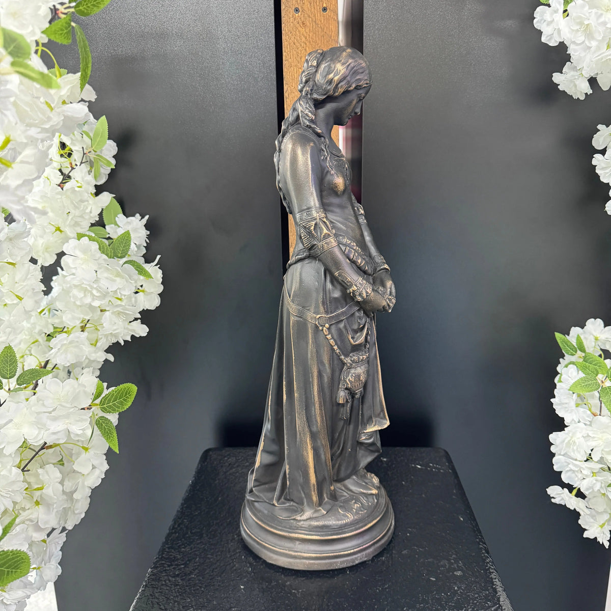 Small Medieval Lady Table Top Statue M0286-030406-H