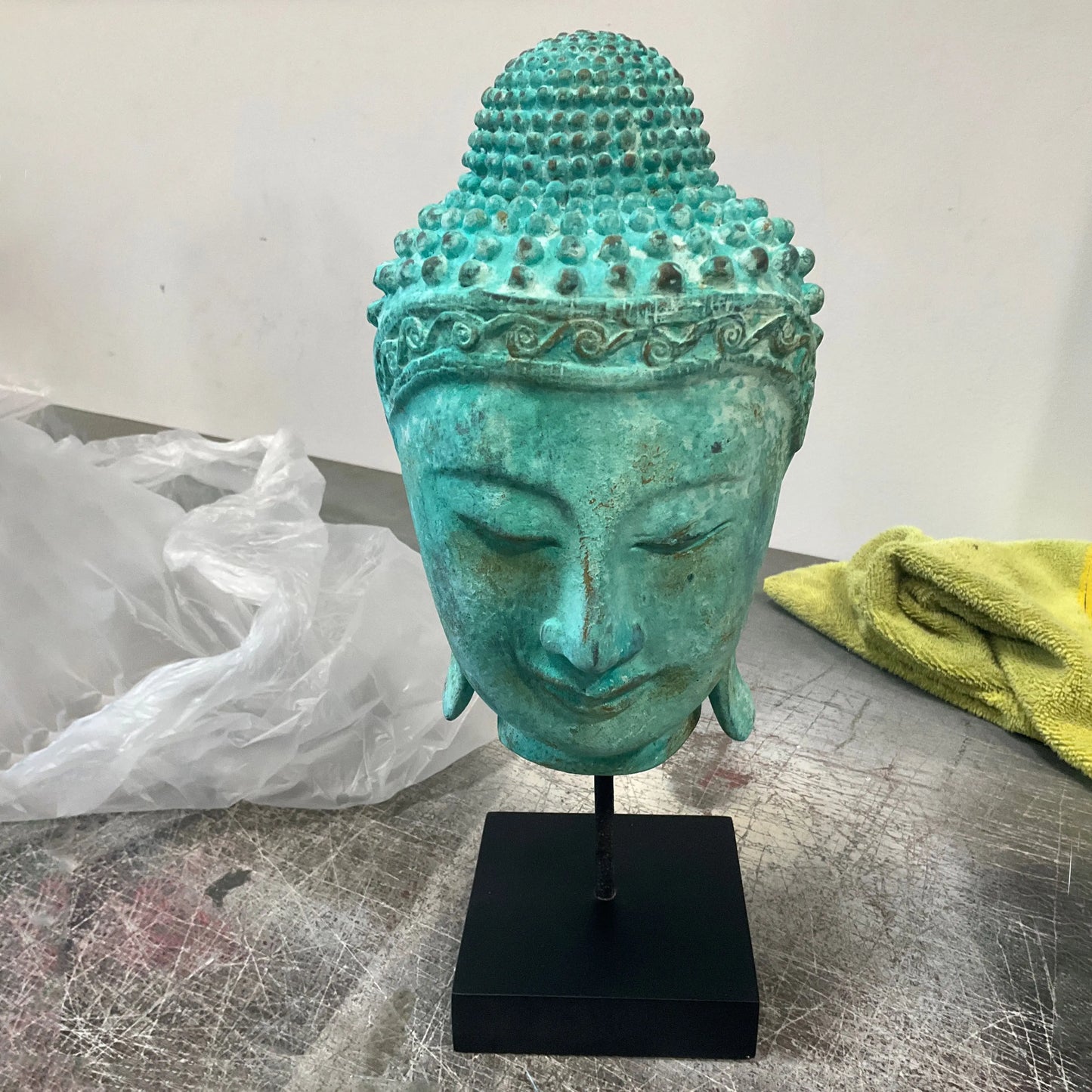 Ancient Buddha Head on Stand Statue M0285-090043-H