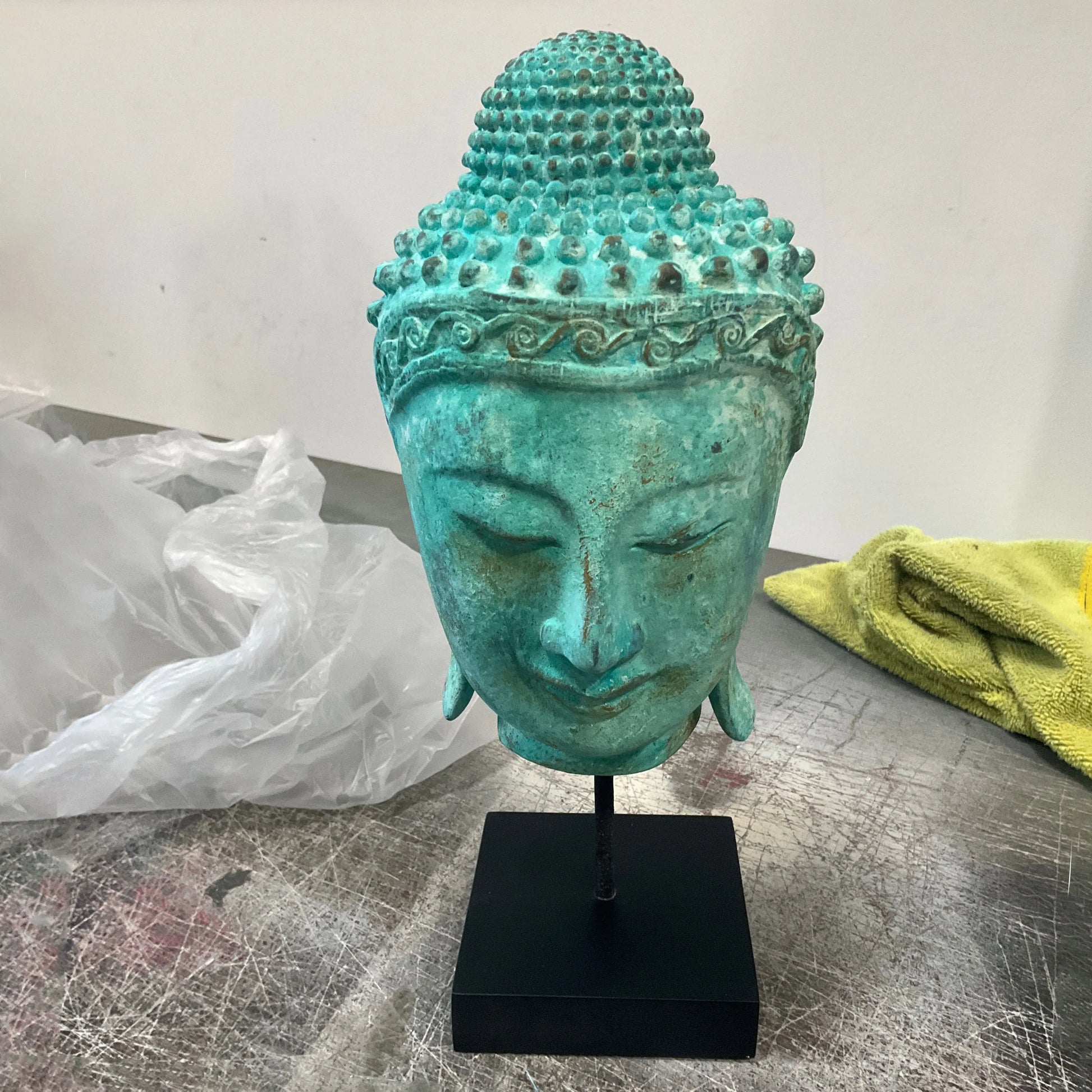 Ancient Buddha Head on Stand Statue M0285-090043-H