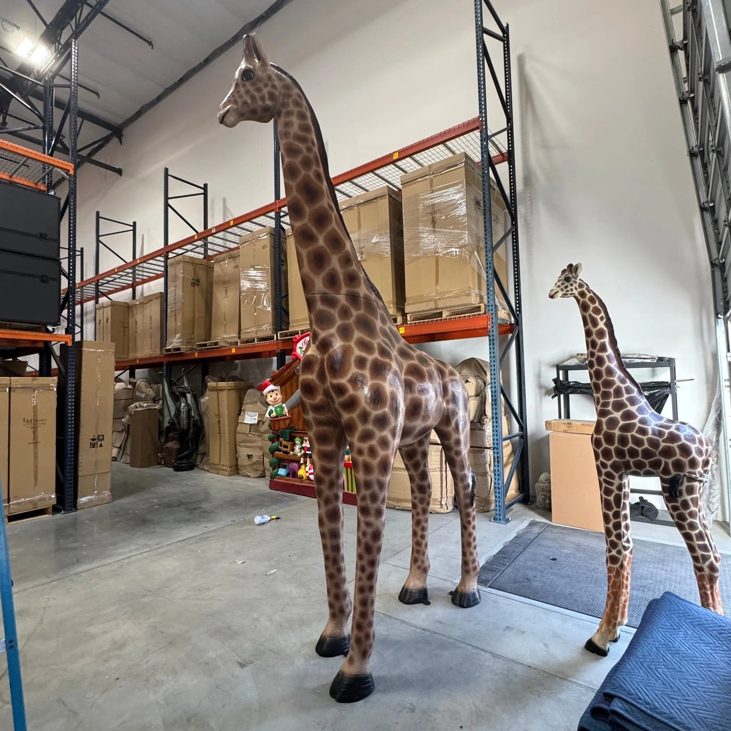 Young Adult Giraffe Statue A0441-090070-H