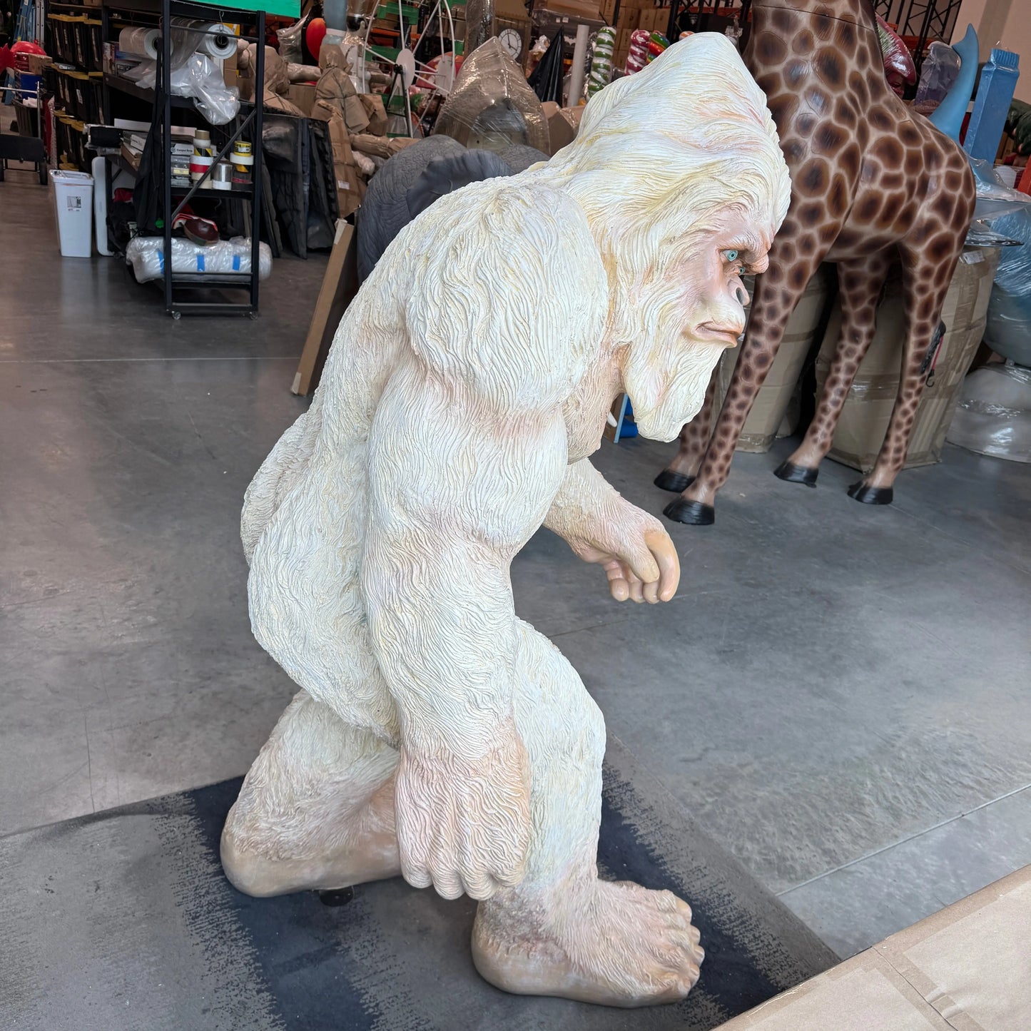 White Abominable Snowman Yeti Statue A0752DTW-110119-H