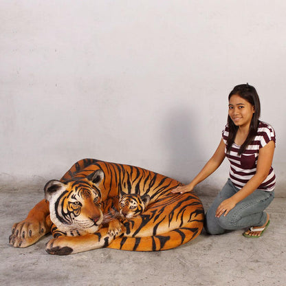 Tiger With Cub Statue