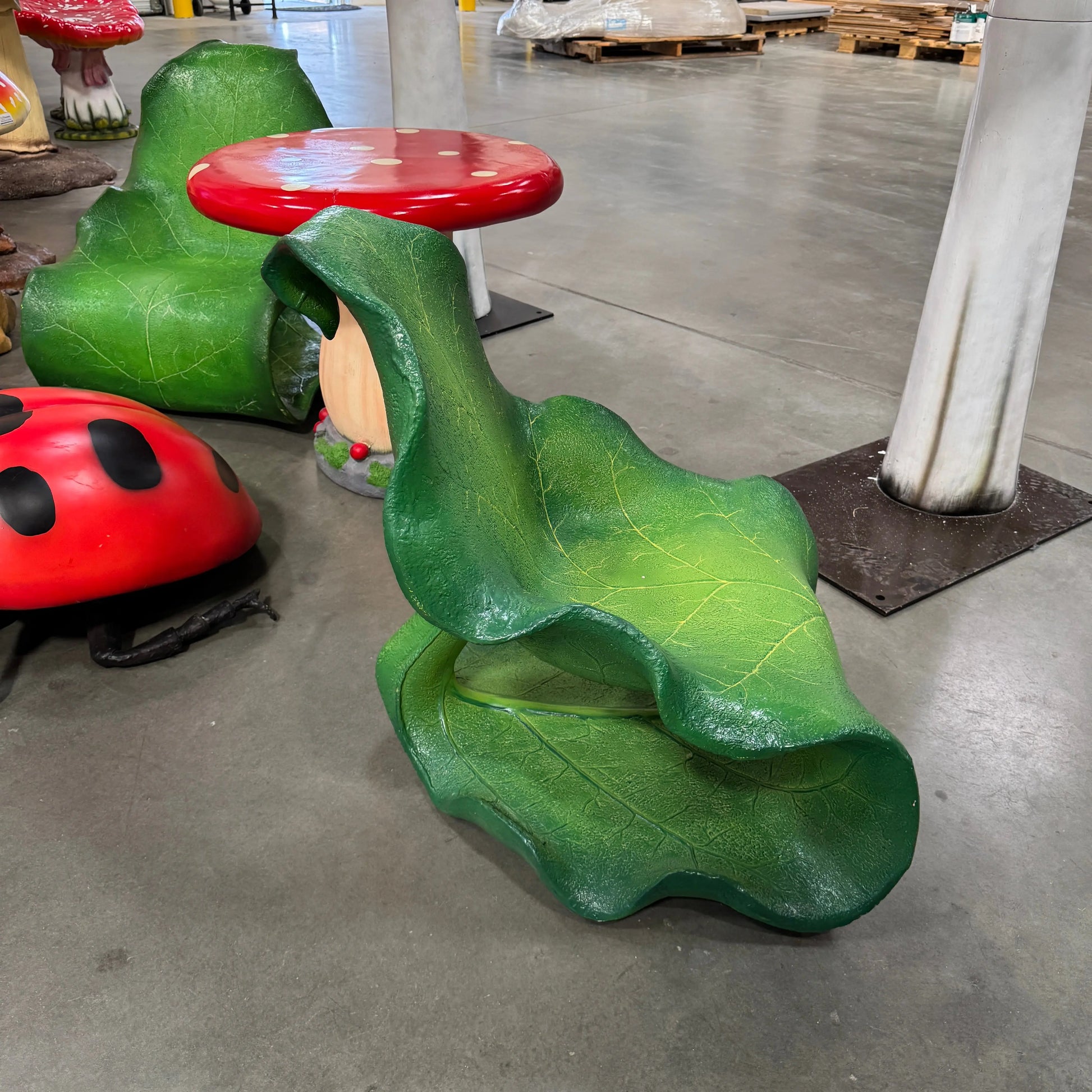 Leaf Chair Statue F0194-150051-H