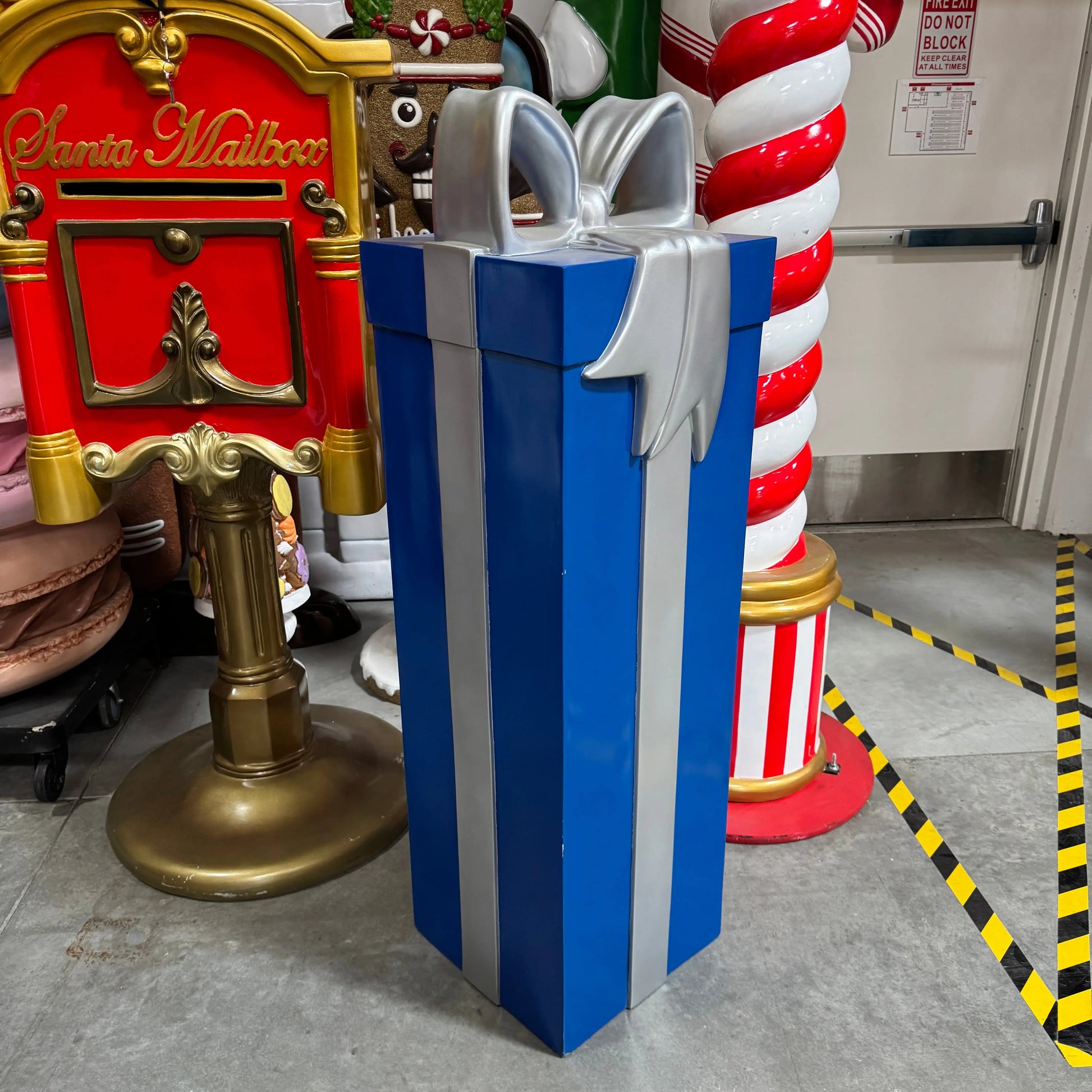 Blue Present With Ribbon Statue S0192-150240-H