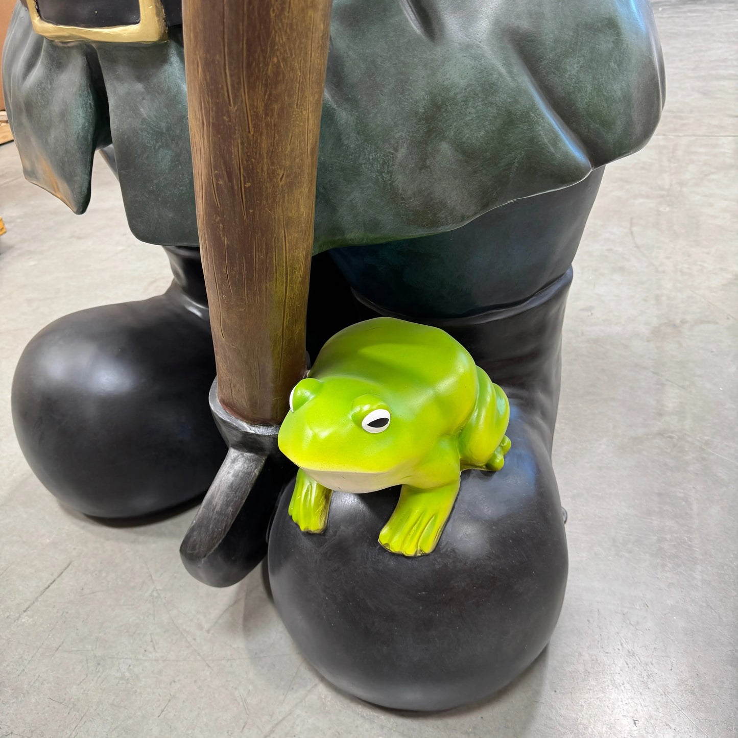 Giant Gnome Statue M0113-160221-H