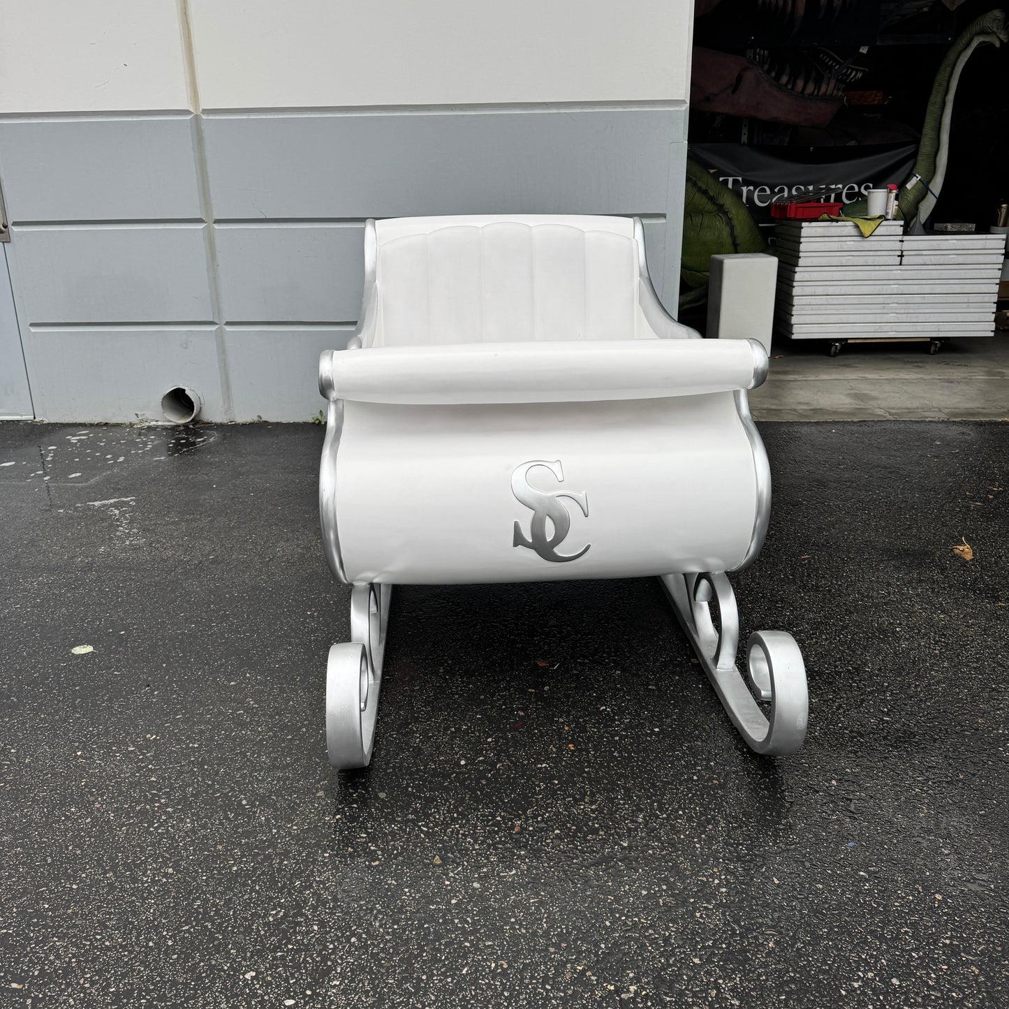 White Santa's Sleigh Photo Op Statue S0210W-160264-H