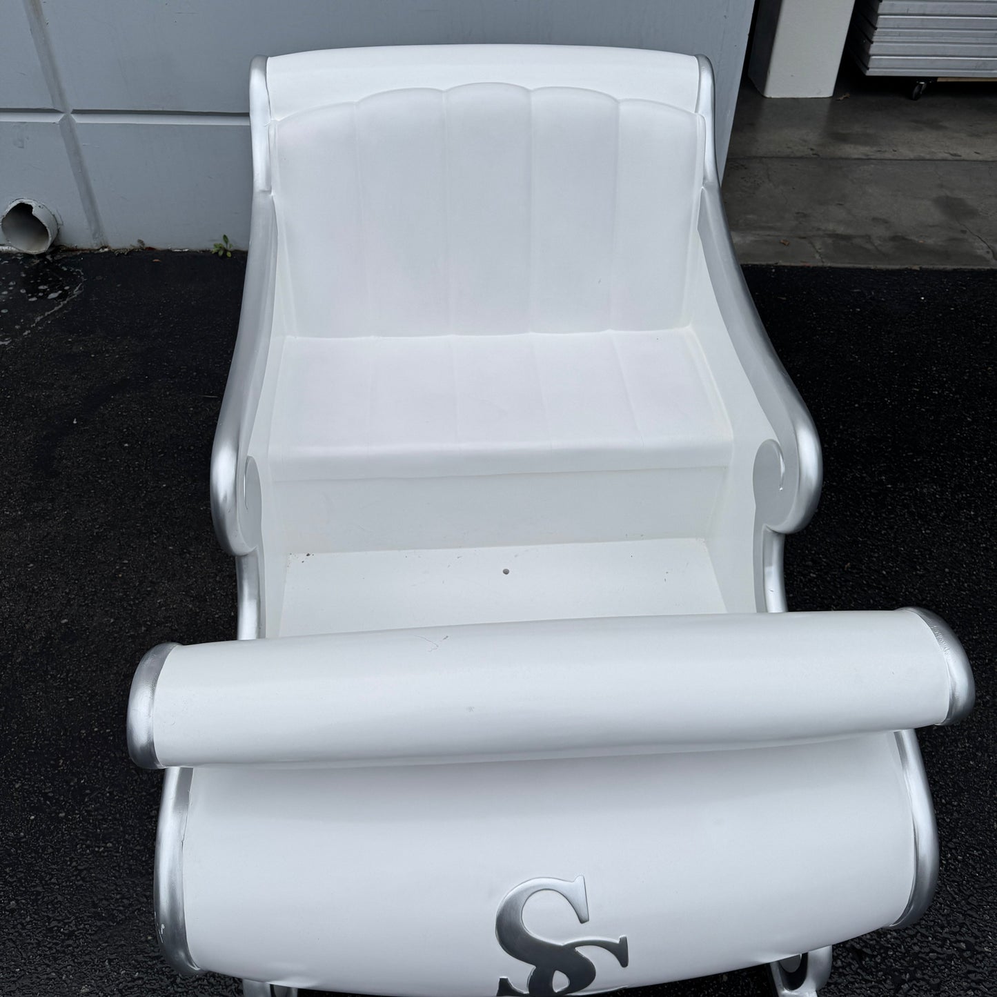 White Santa's Sleigh Photo Op Statue S0210W-160264-H