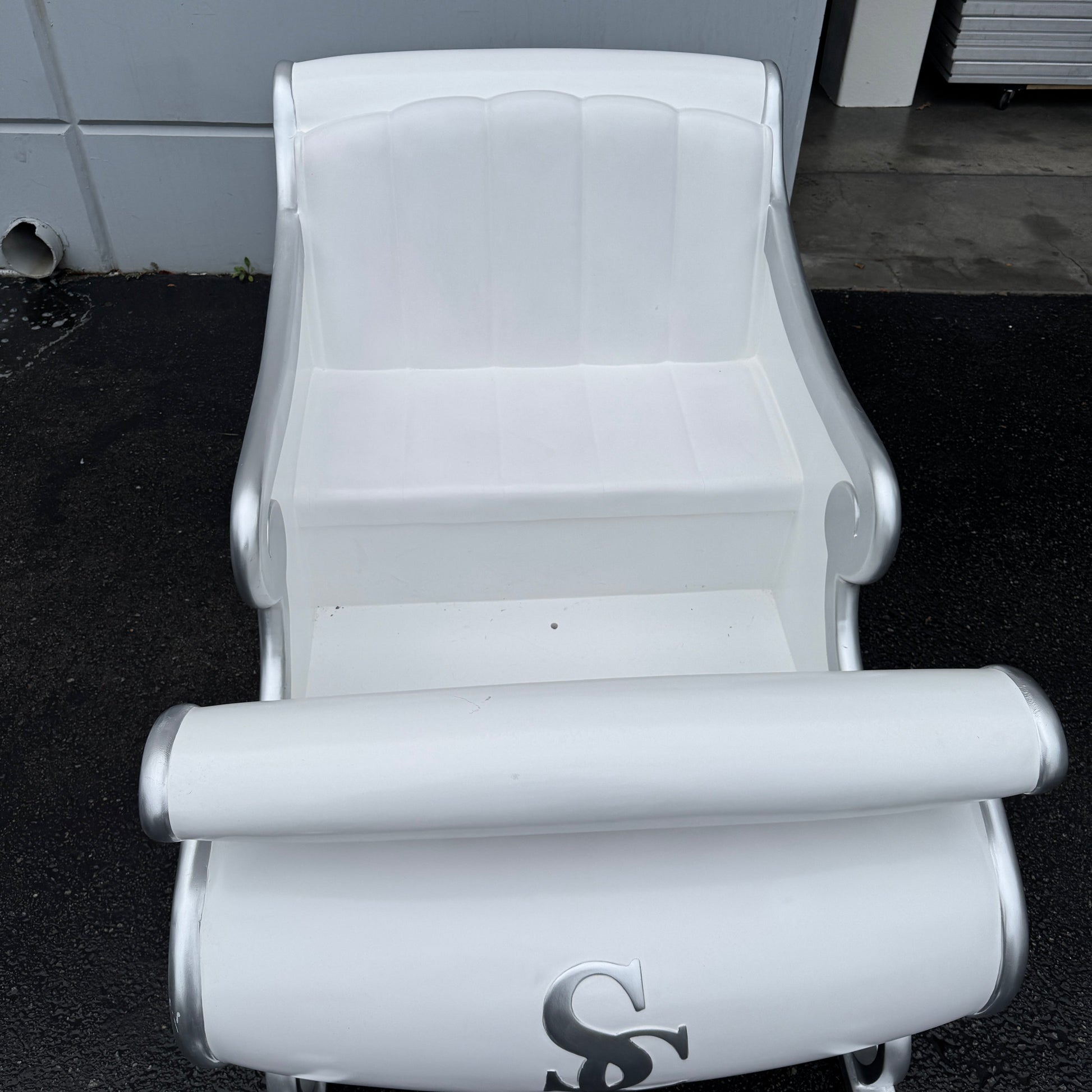 White Santa's Sleigh Photo Op Statue S0210W-160264-H