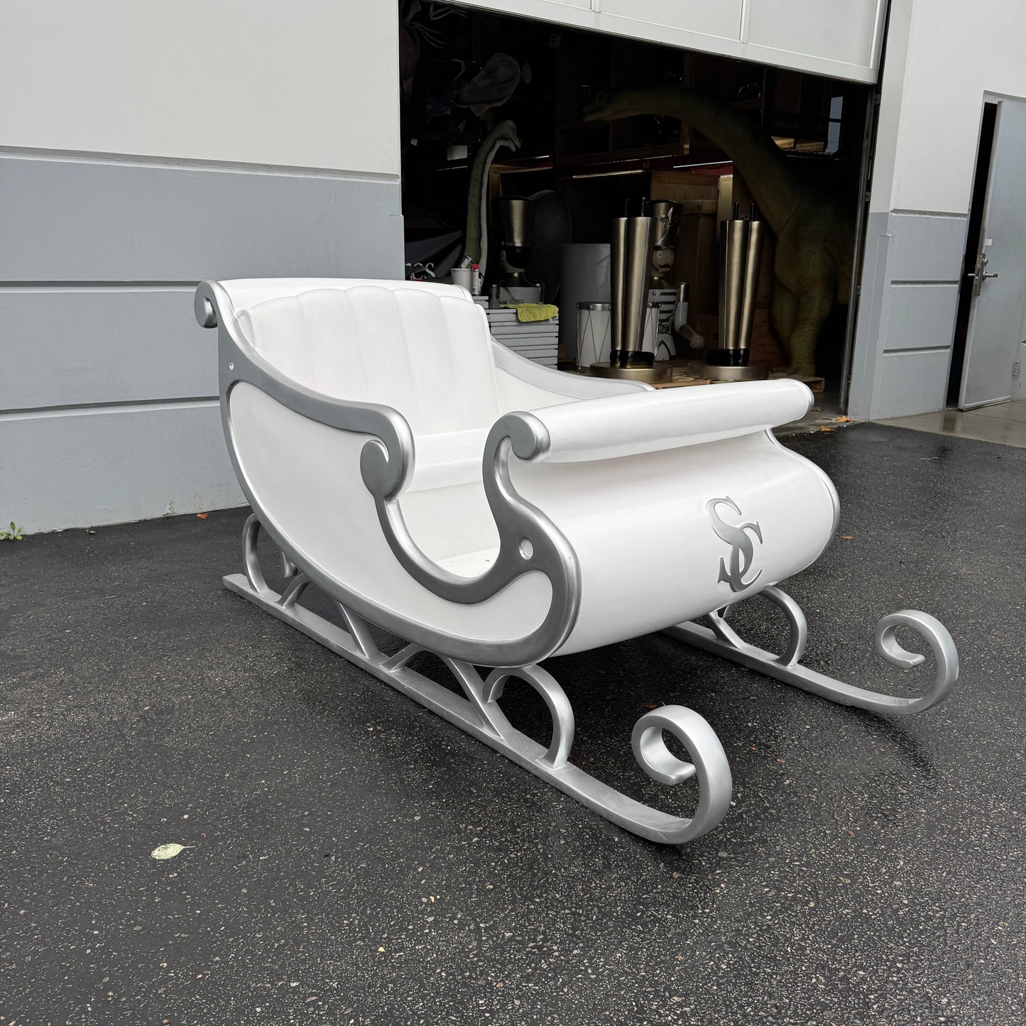 White Santa's Sleigh Photo Op Statue S0210W-160264-H