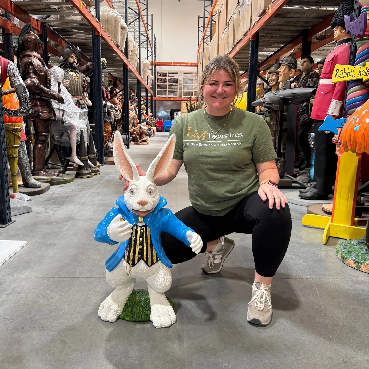 Nivens the Rabbit Statue CC037-170082-H