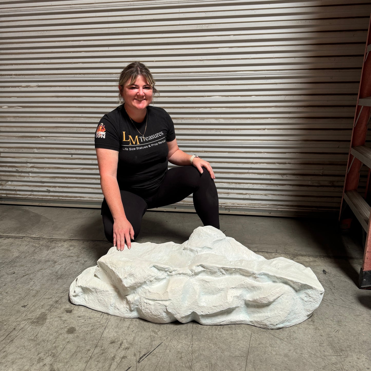 Medium White Siji Rock Statue