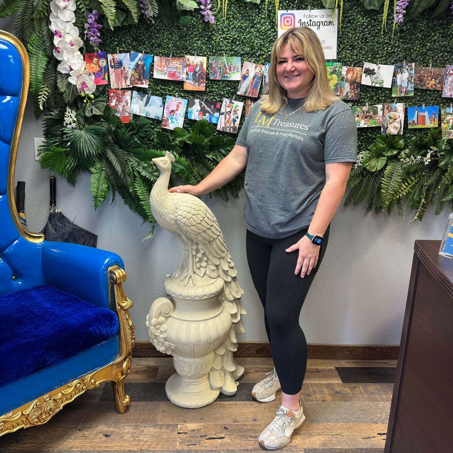 Peacock on Urn Stone Statue