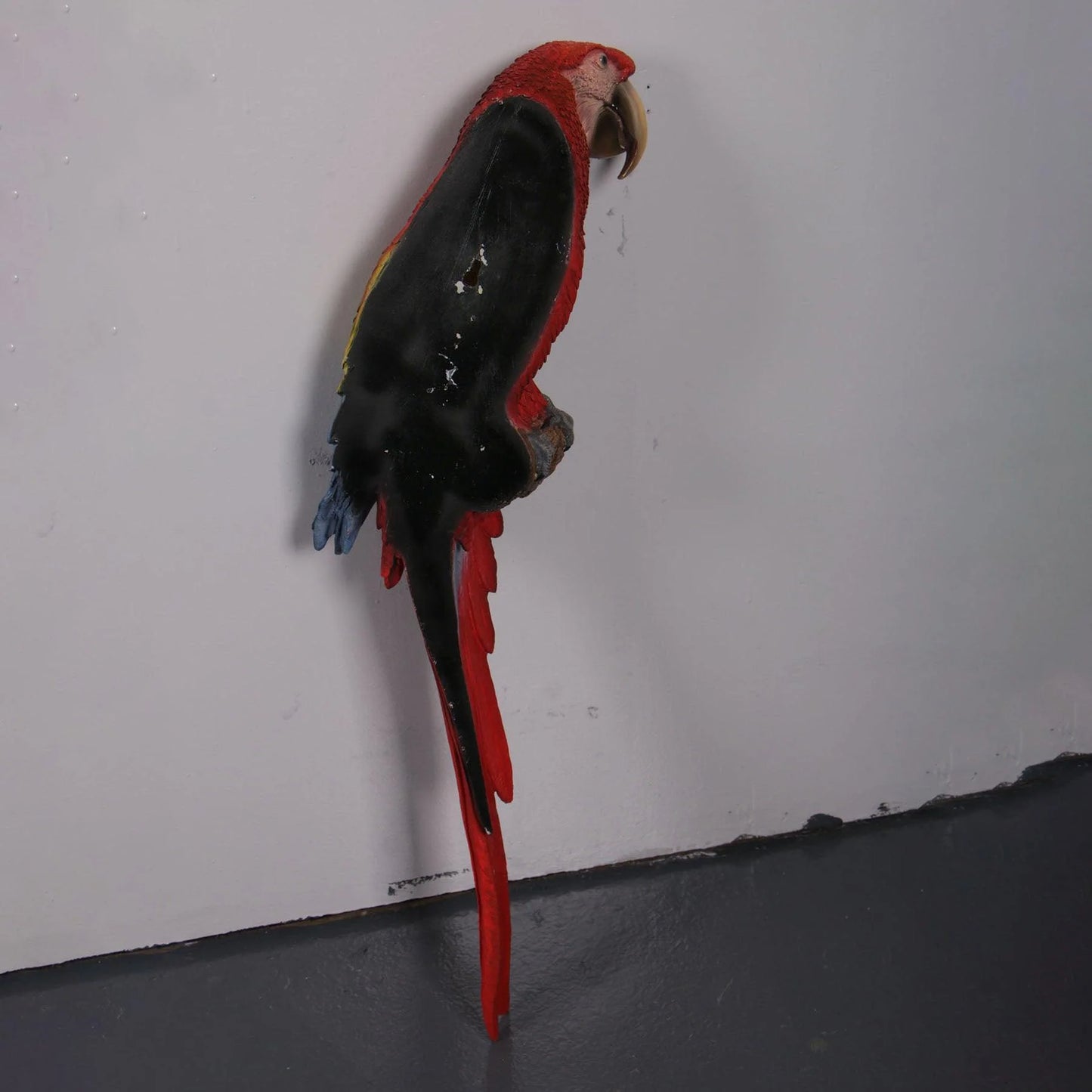 Hanging Scarlett Macaw Parrot Statue