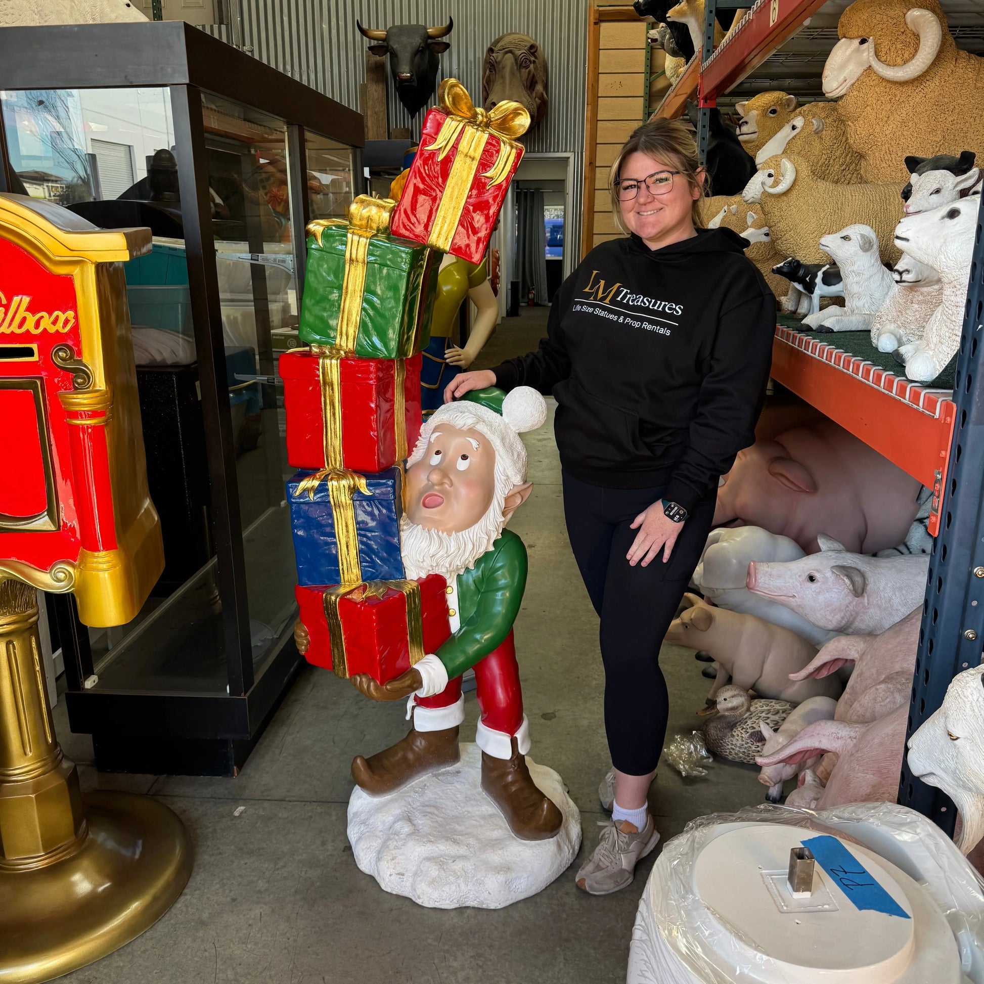 Elf With Stack Of Gifts Statue S0218-220060-H