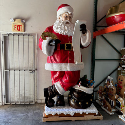 Giant Santa Claus Statue