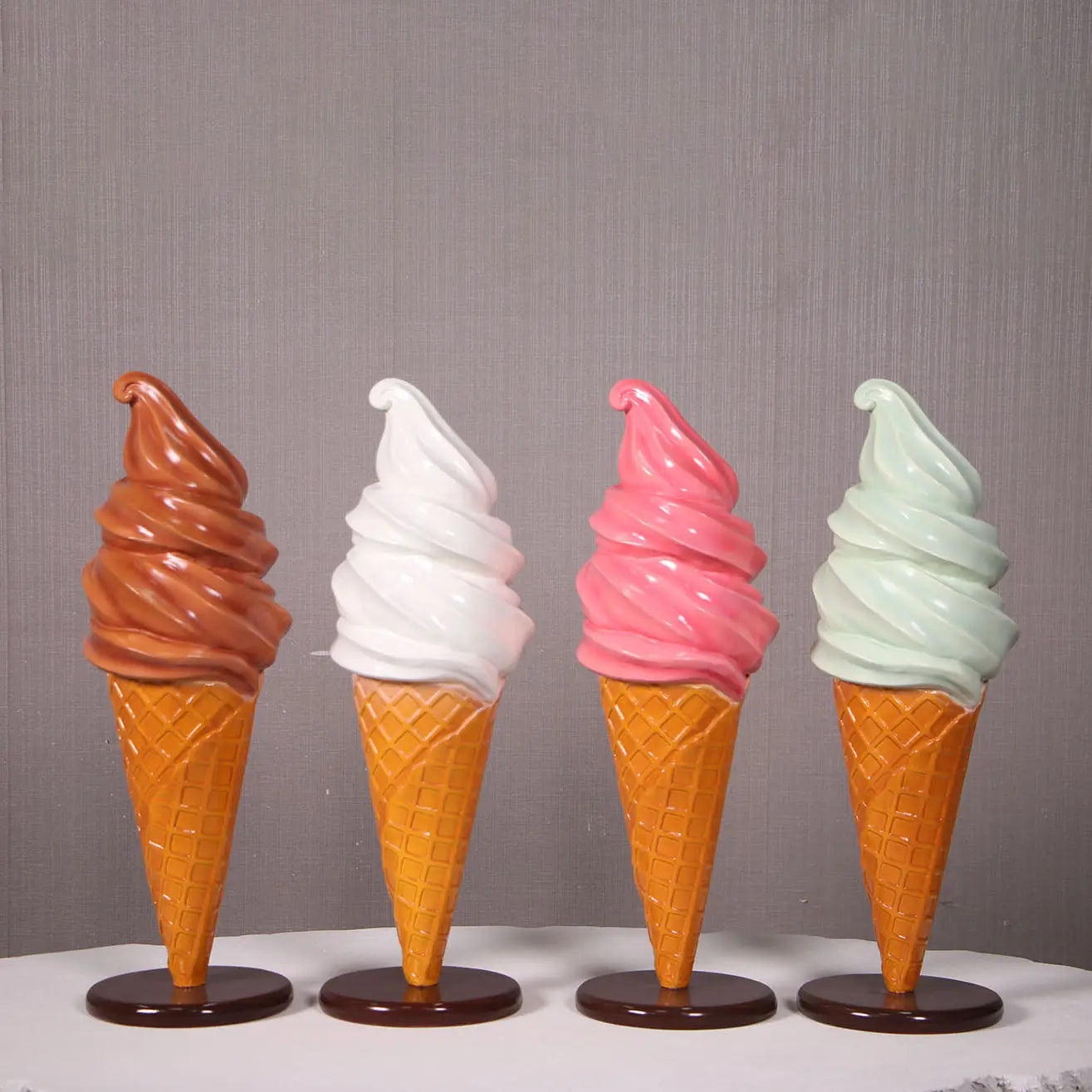 Small Chocolate Soft Serve Ice Cream Table Top Statue R0404C-250117-H